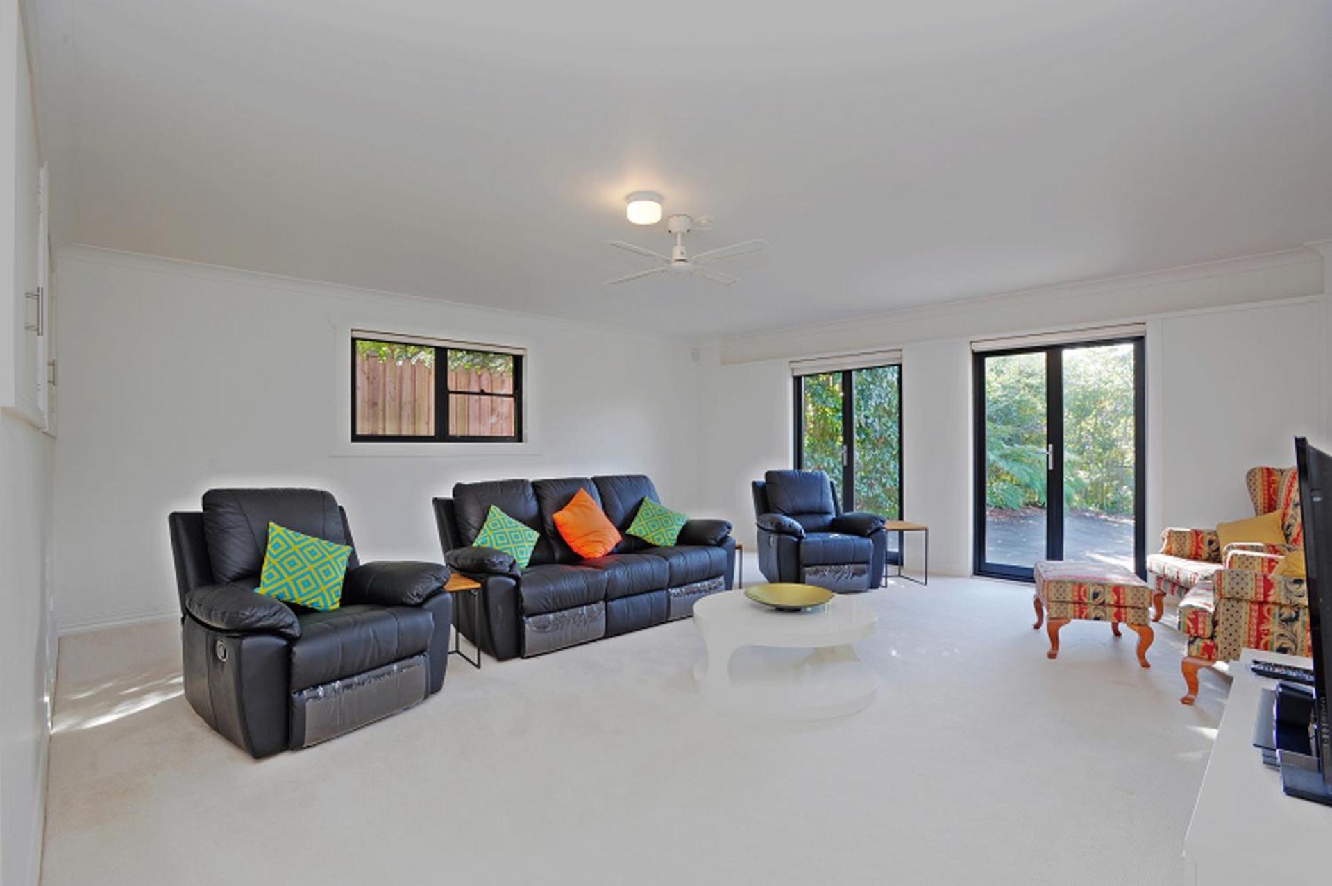 Five-Bedroom House photo 2