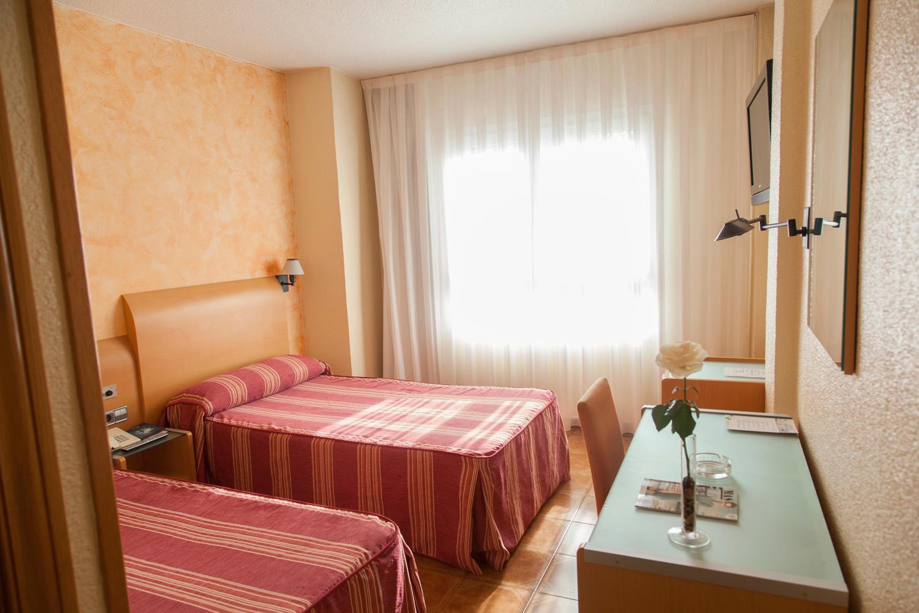 Double or Twin Room - Photo 3