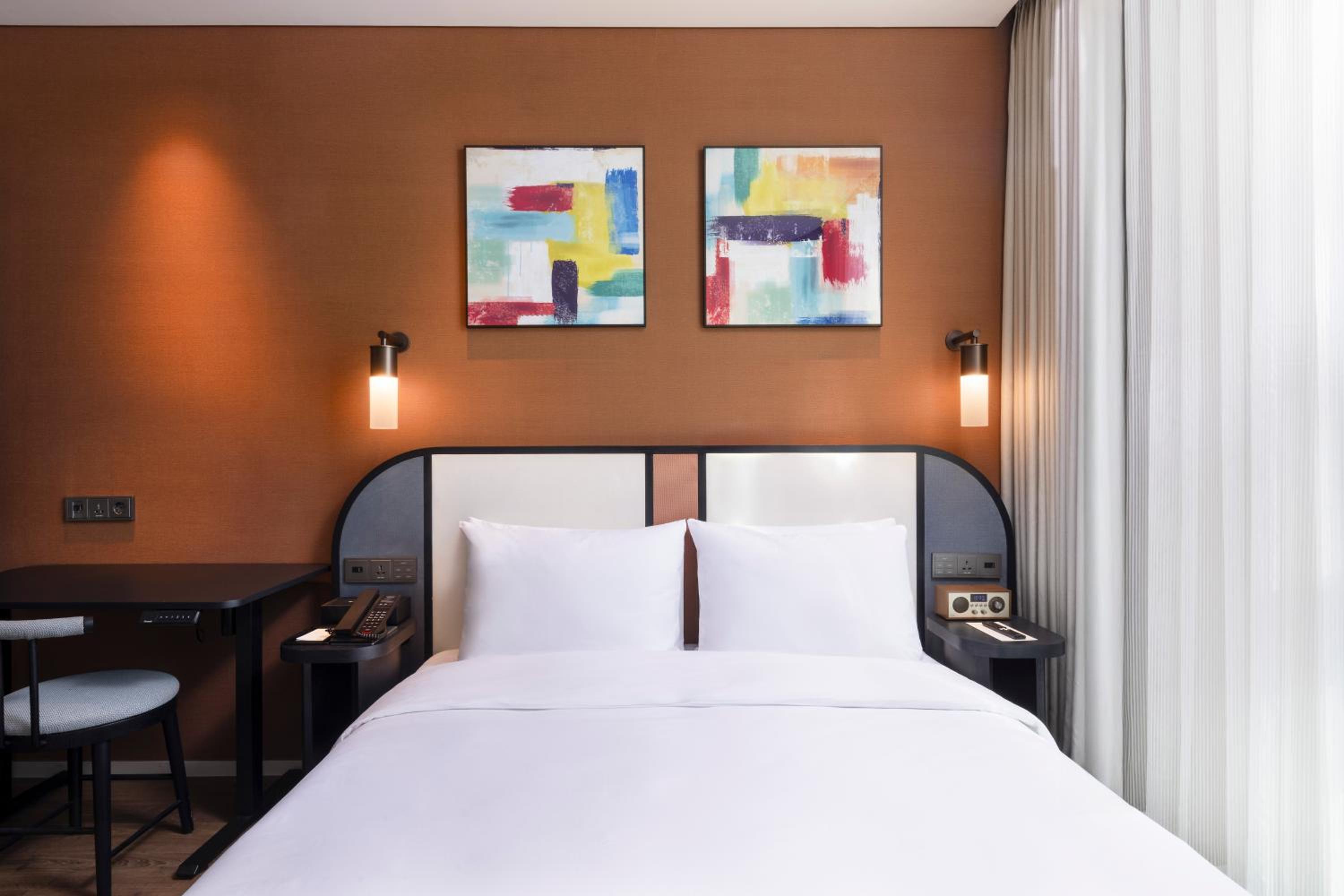 Superior Room with 1 Queen Bed - Handicapped