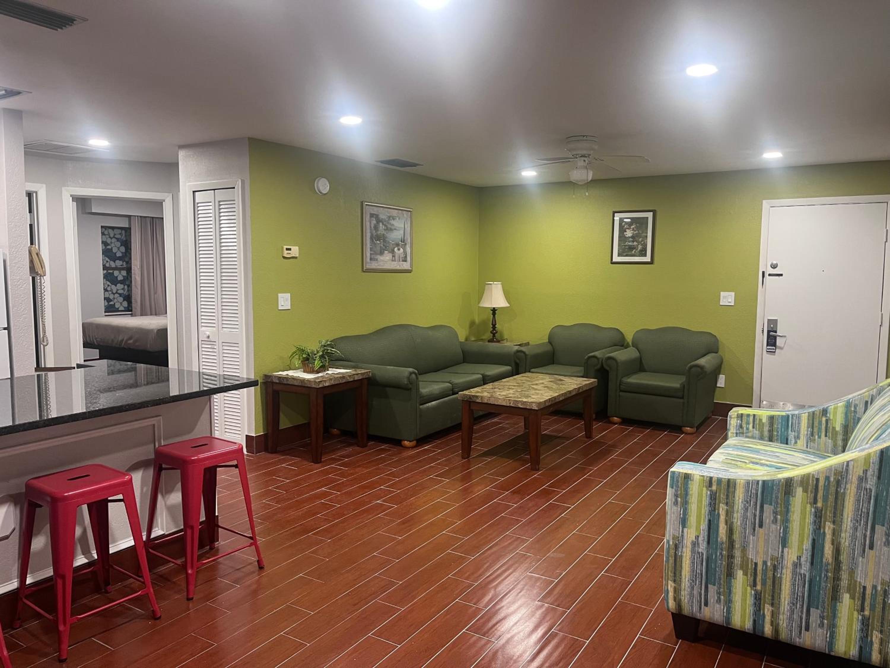 Two-Bedroom Family Suite with Two Queen Beds - Non-Smoking - Photo 7