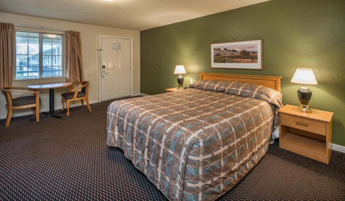 Queen Room - Photo 1