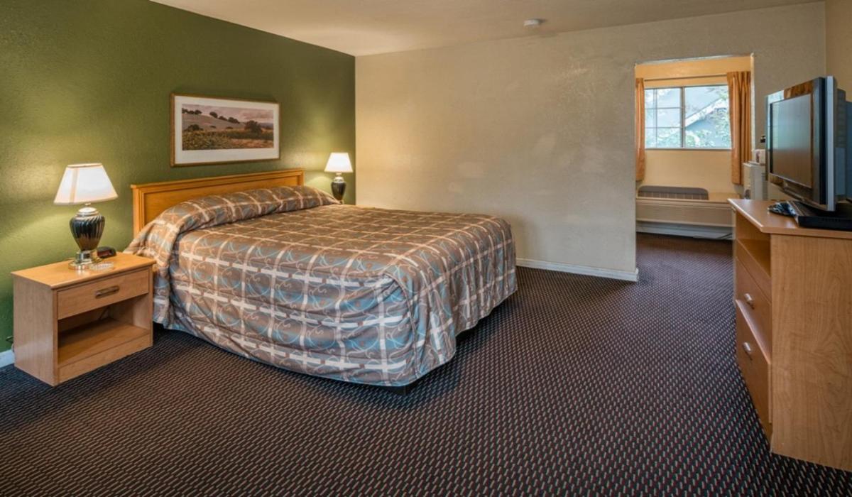 Queen Room - Photo 2