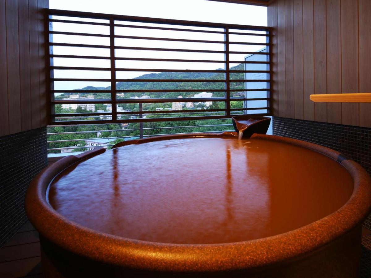 Twin Room with Hot Spring Open Air Bath and Garden View photo 2