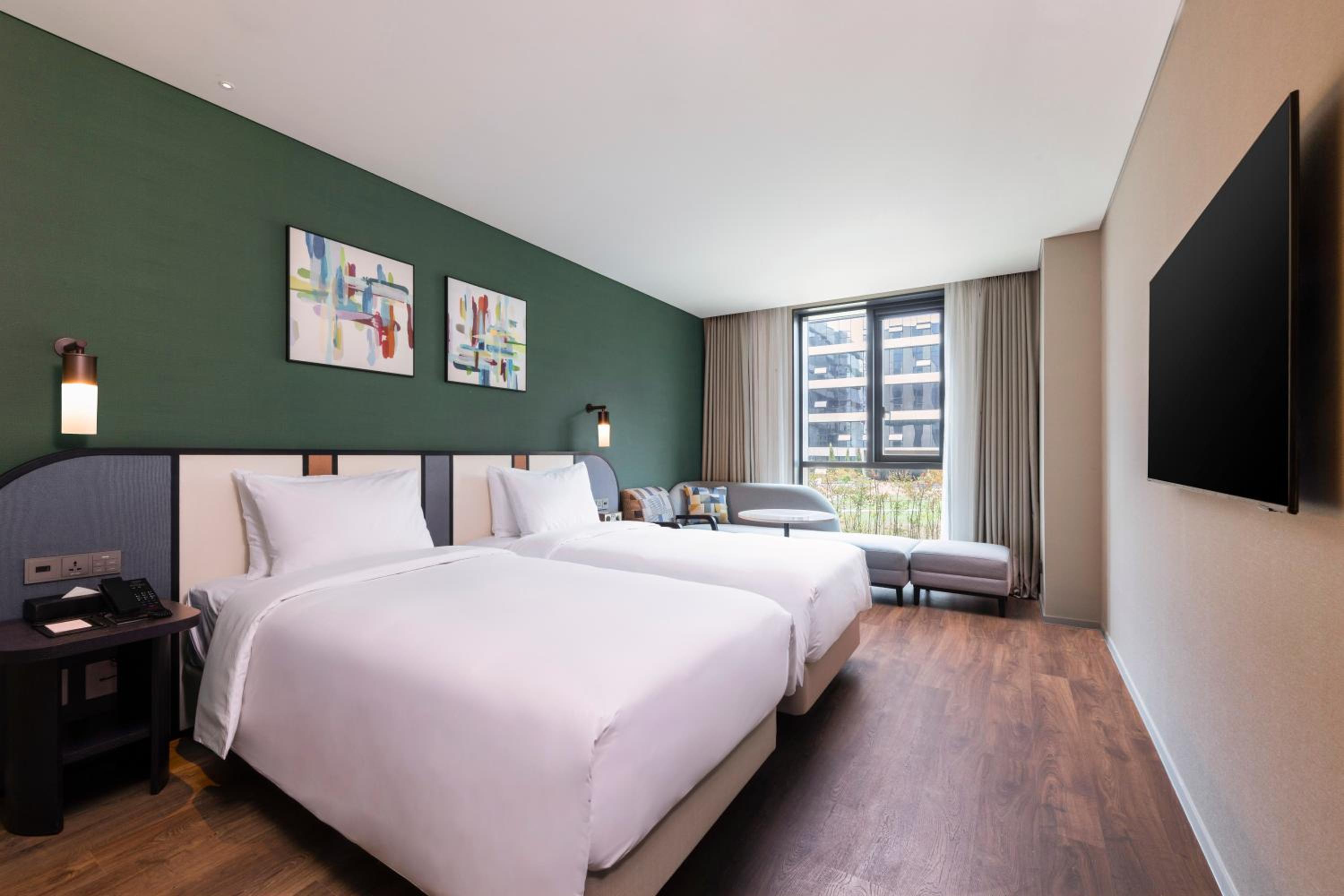 Deluxe Room Twin Beds
