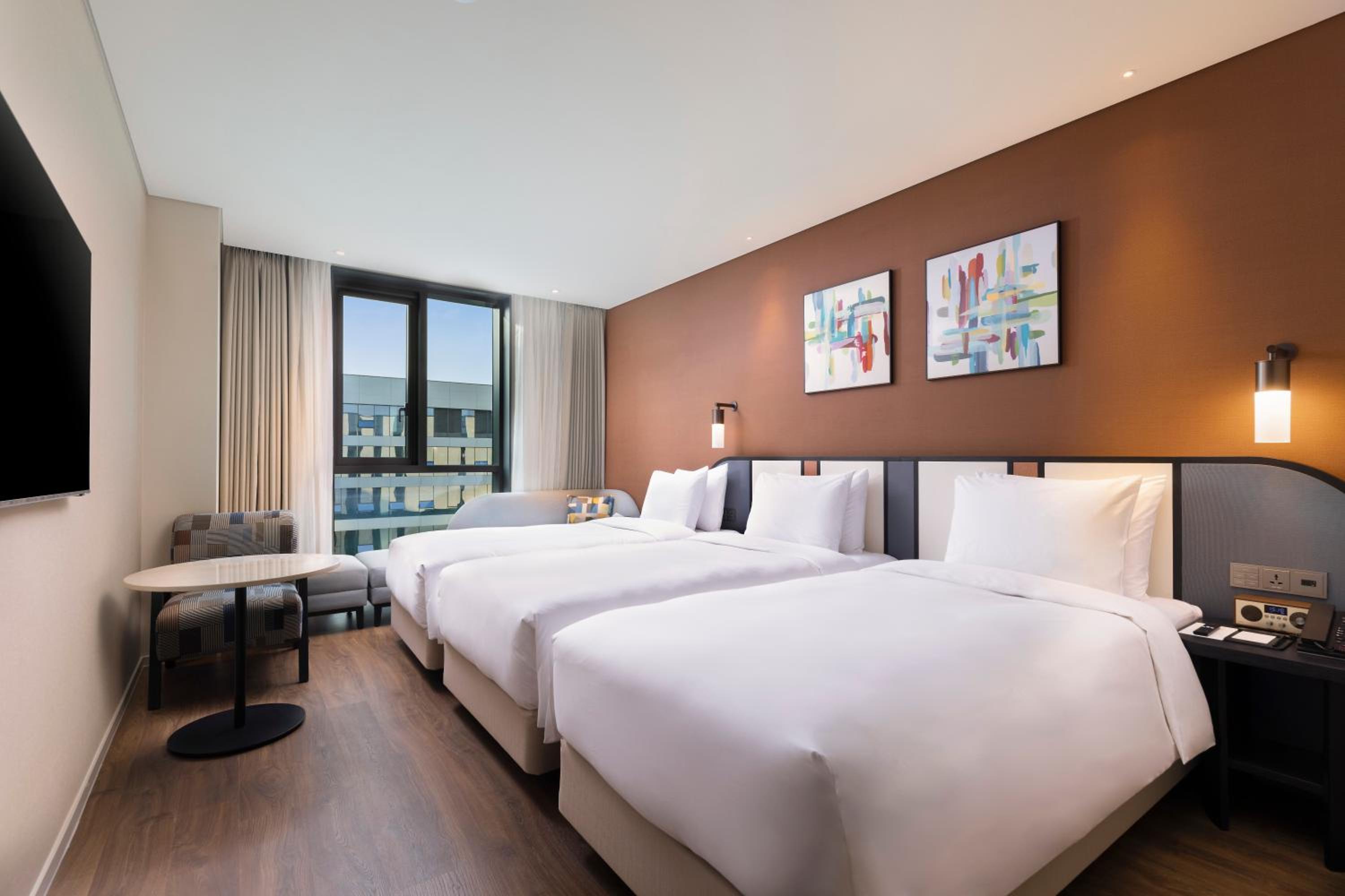 Deluxe Room with Three Single Beds 