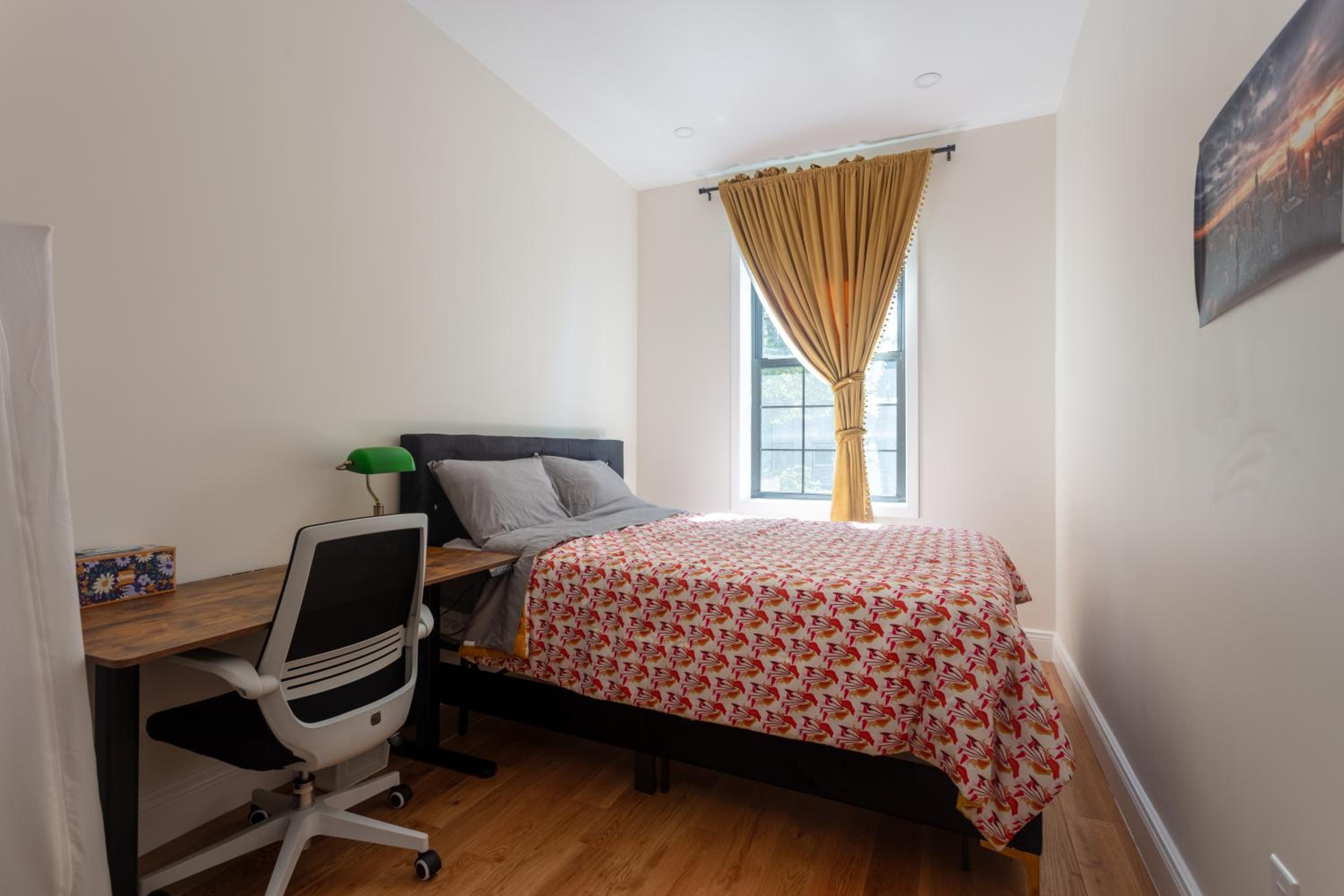 Queen Room photo 1