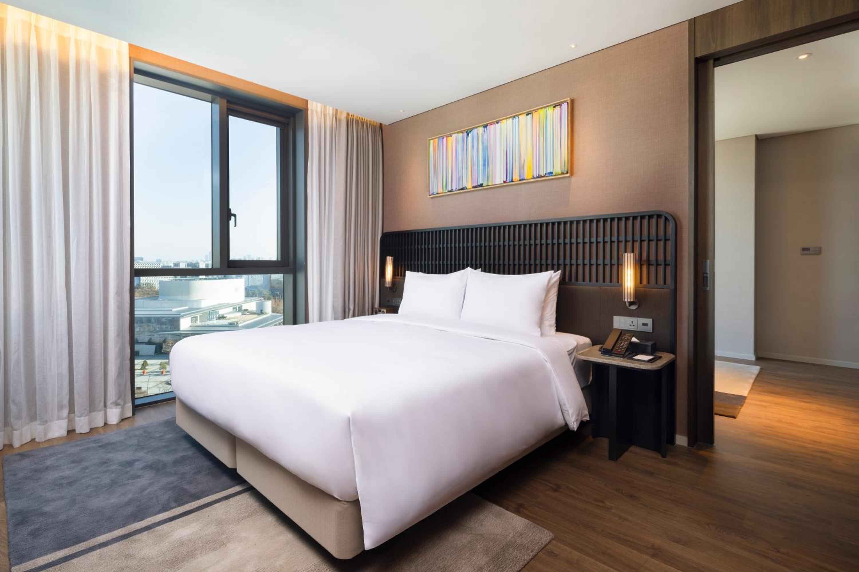 Junior King Suite
