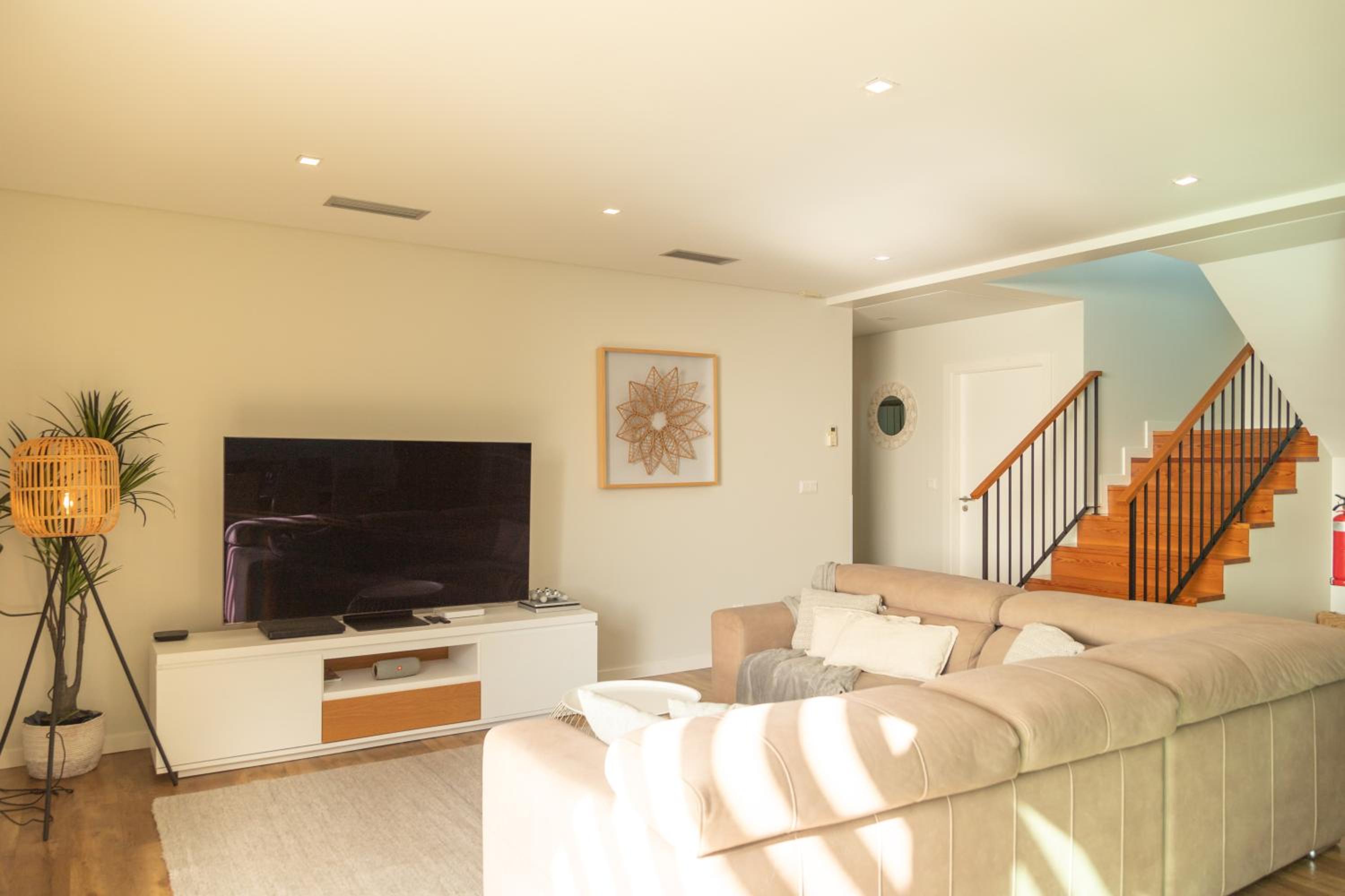 Five-Bedroom House photo 1
