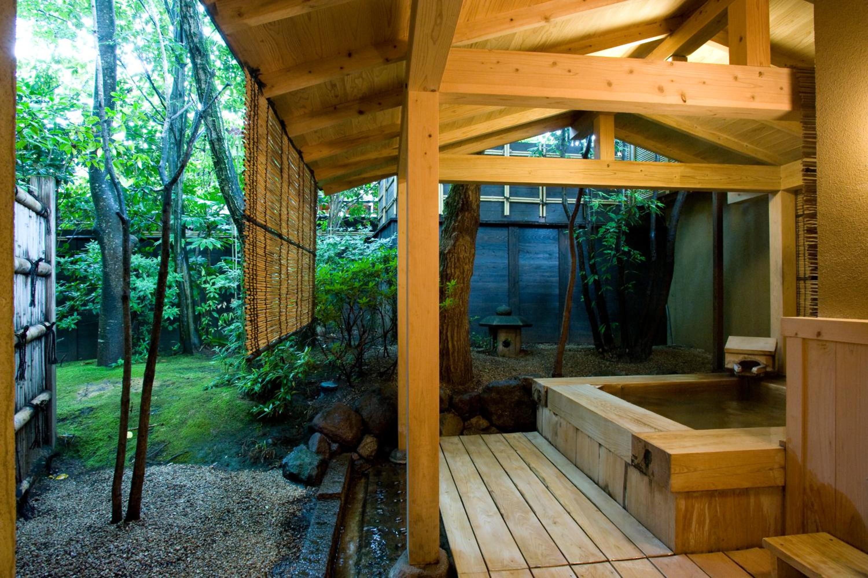 Japanese-Style Deluxe Room with Open-Air Bath with Garden View photo 2