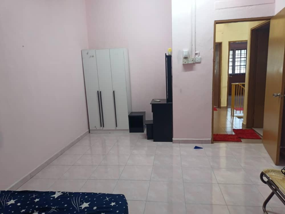 Standard Double Room with Shared Bathroom