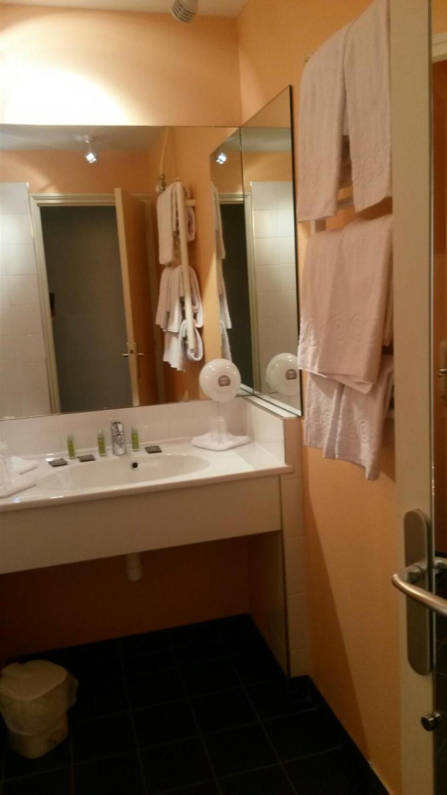 Triple Room with 1 Double bed and One Single Bed photo 1