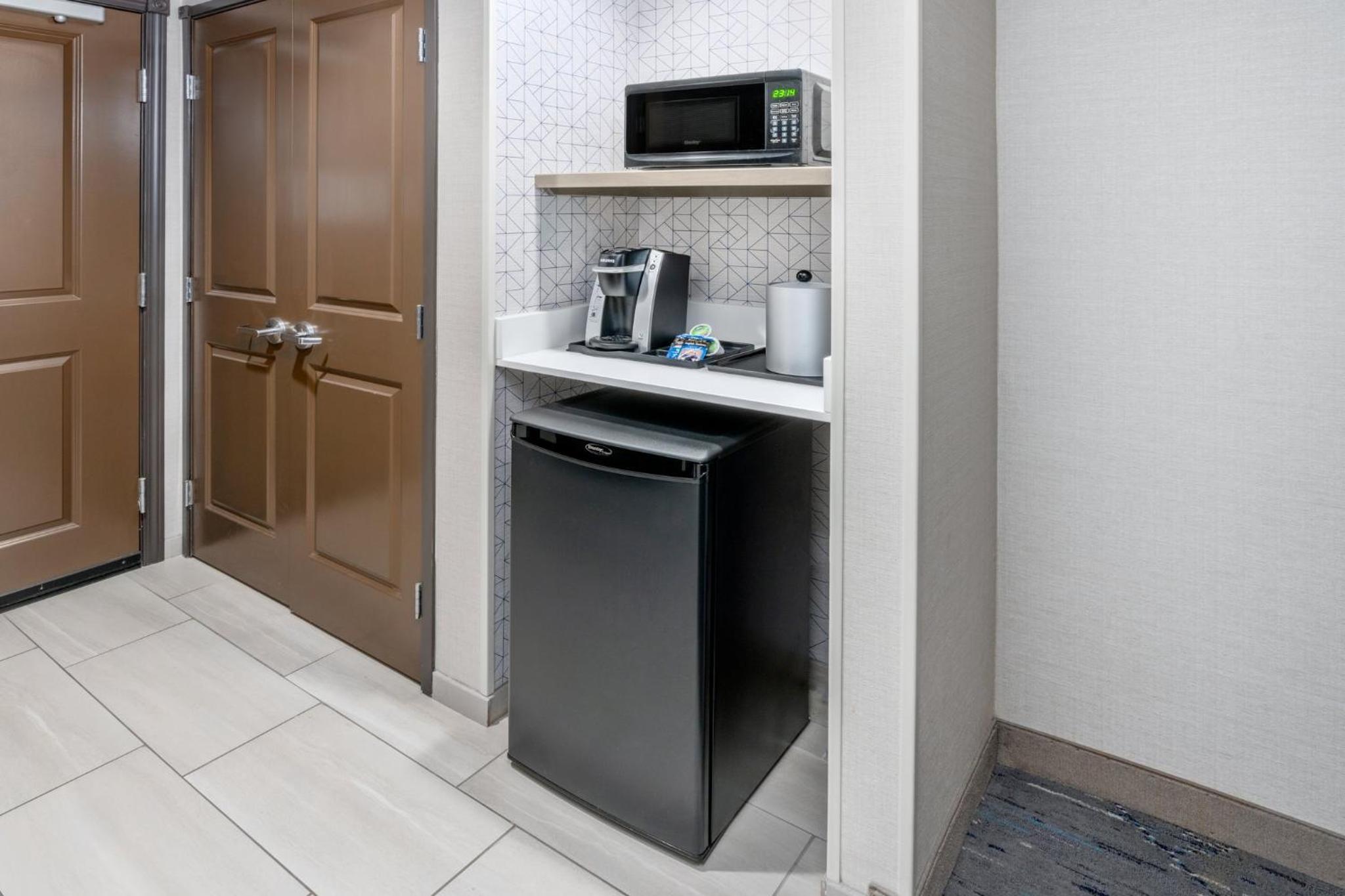 Standard King Room - Communications Accessible - Photo 1