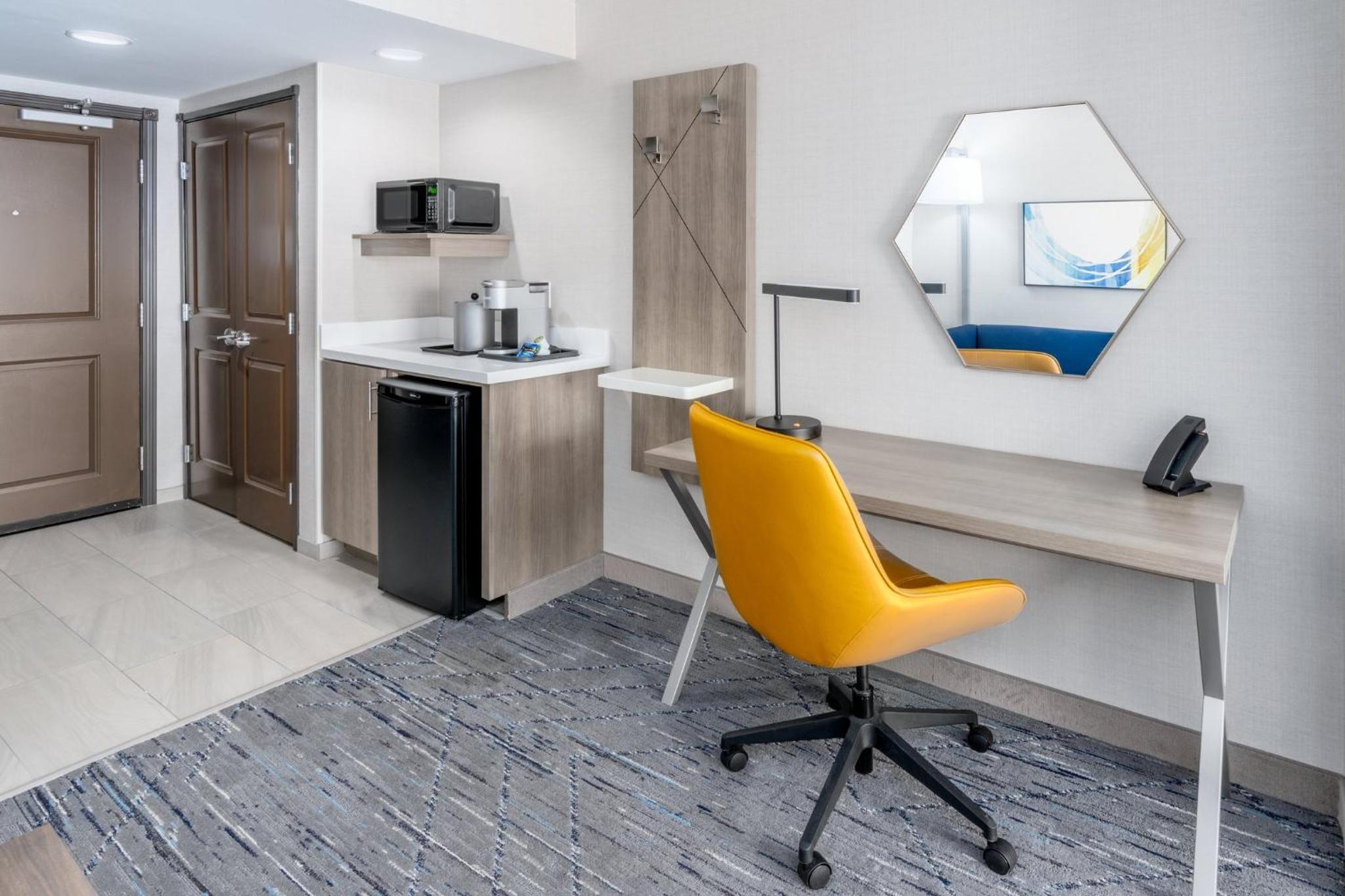 Suite - Hearing Accessible - Non-Smoking - Photo 3