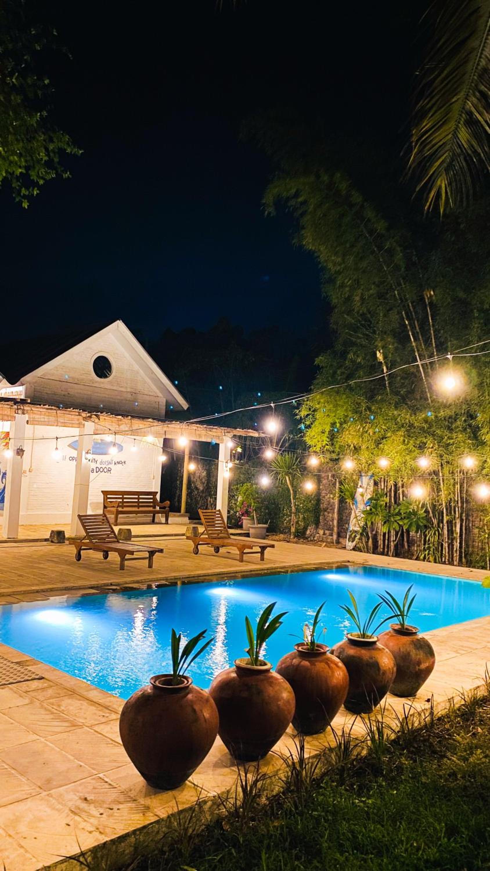 Deluxe Double or Twin Room with Pool Access photo 2