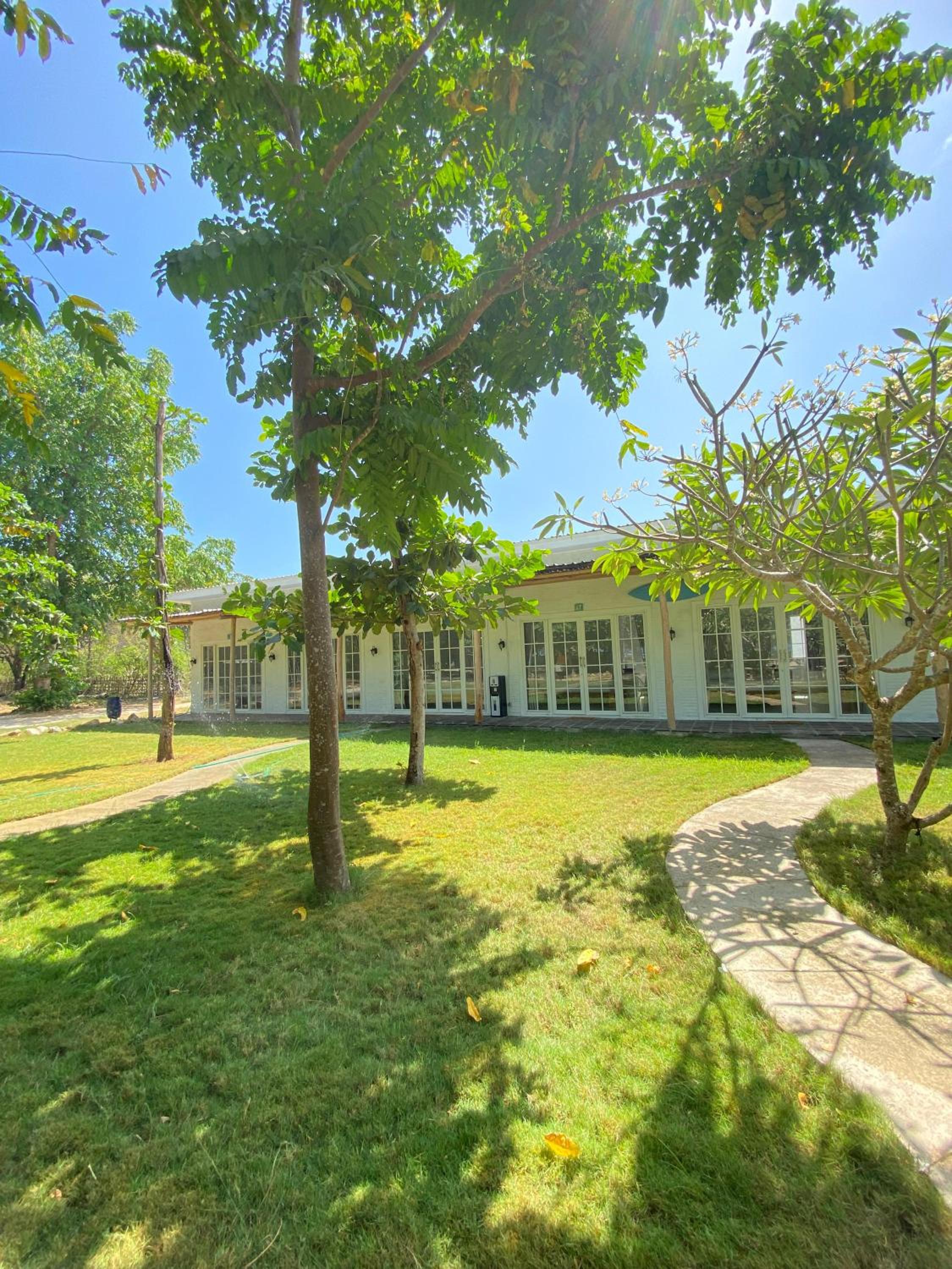 Deluxe Double or Twin Room with Pool Access photo 3