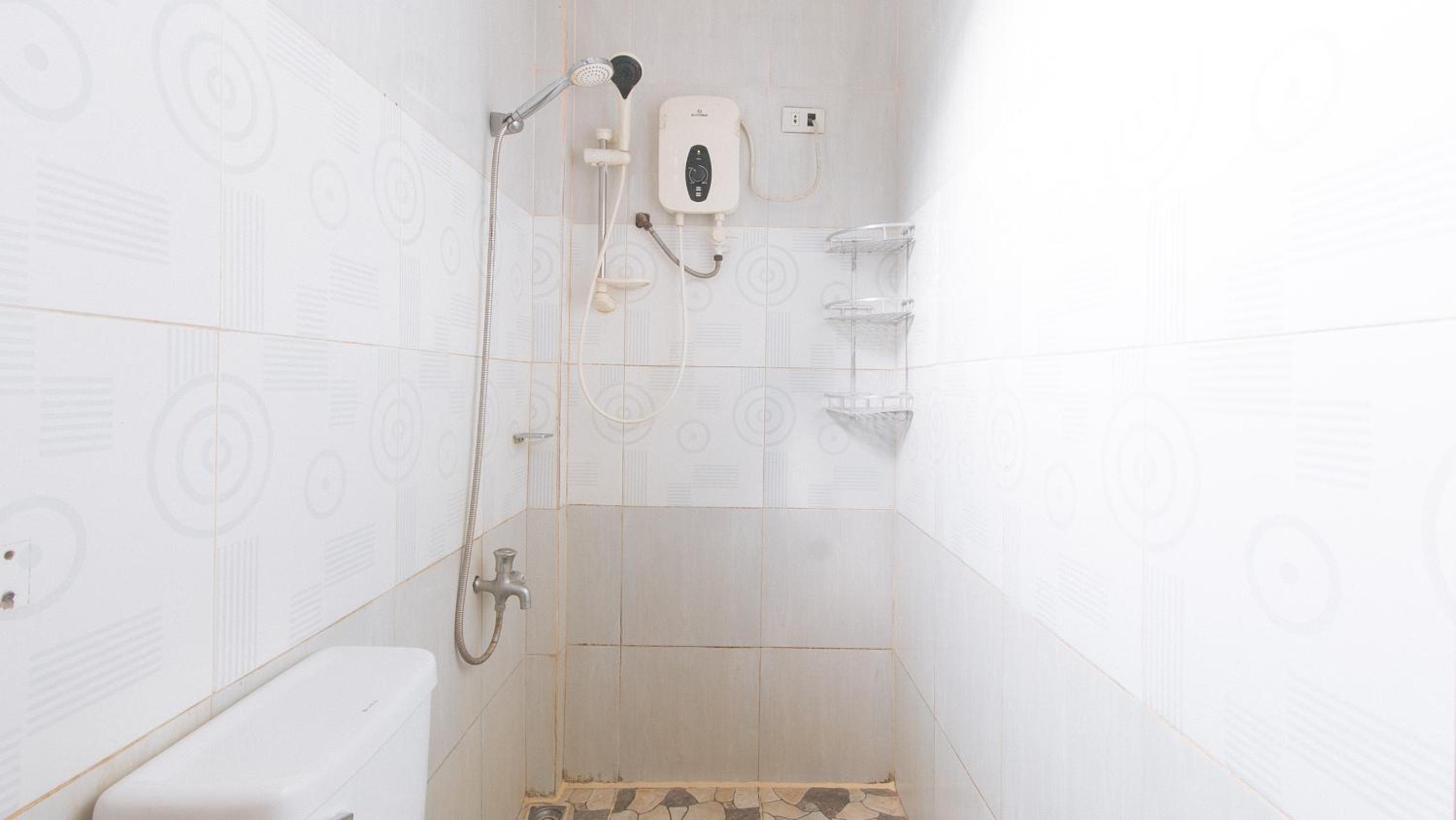 Double Room with Balcony - Photo 7