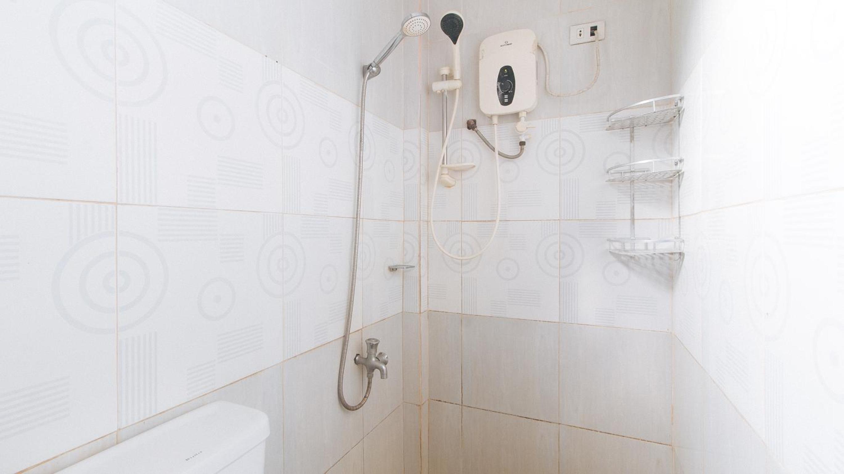 Double Room with Balcony - Photo 8