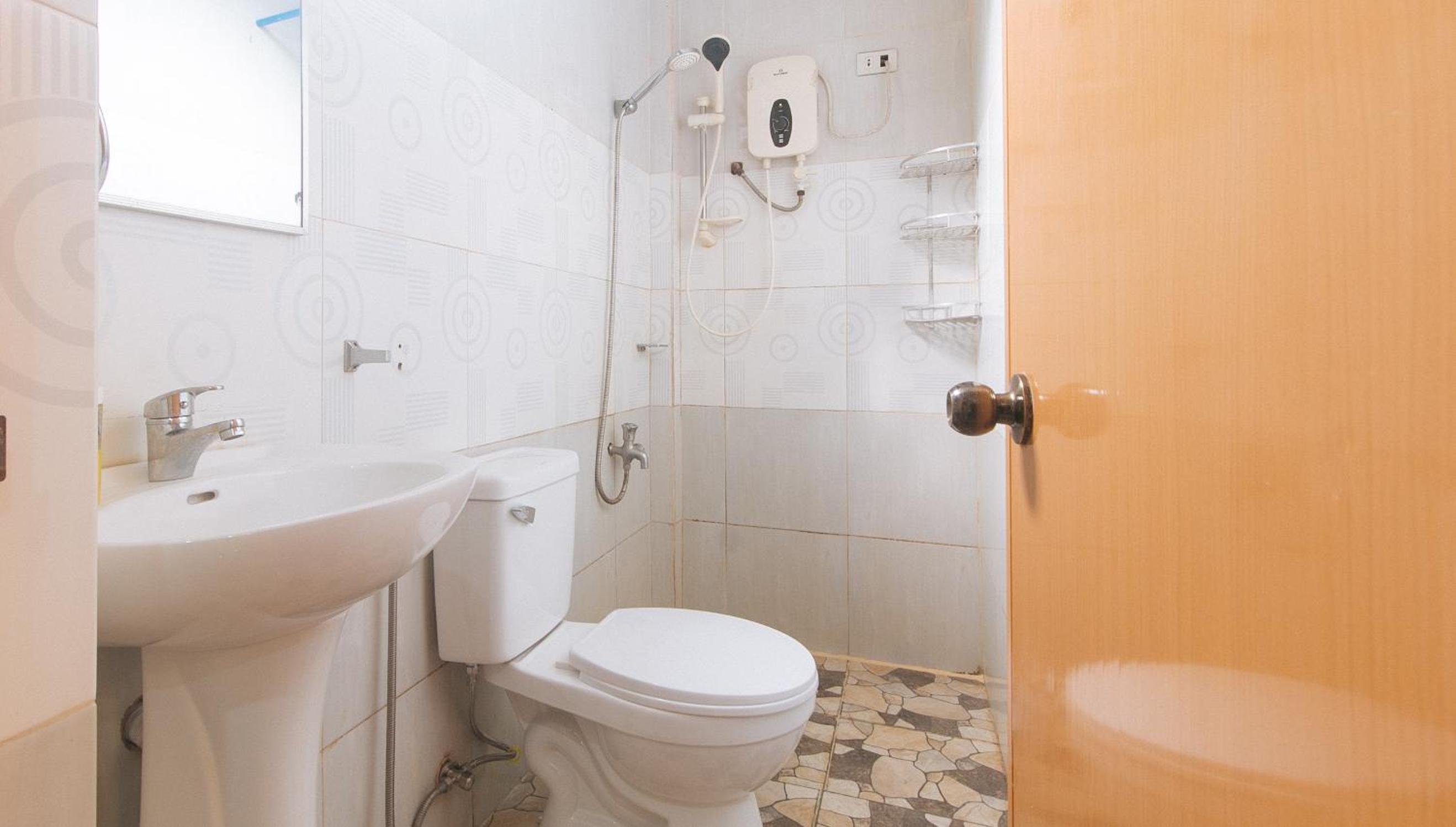 Double Room with Balcony - Photo 14