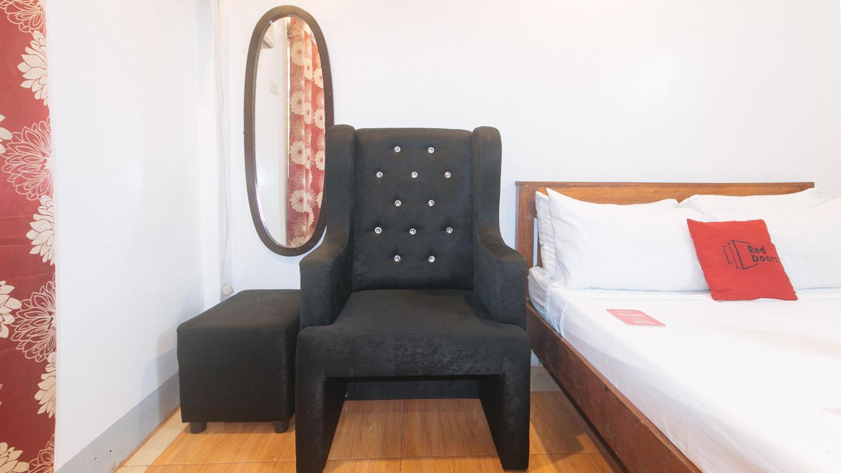 Double Room - Photo 9