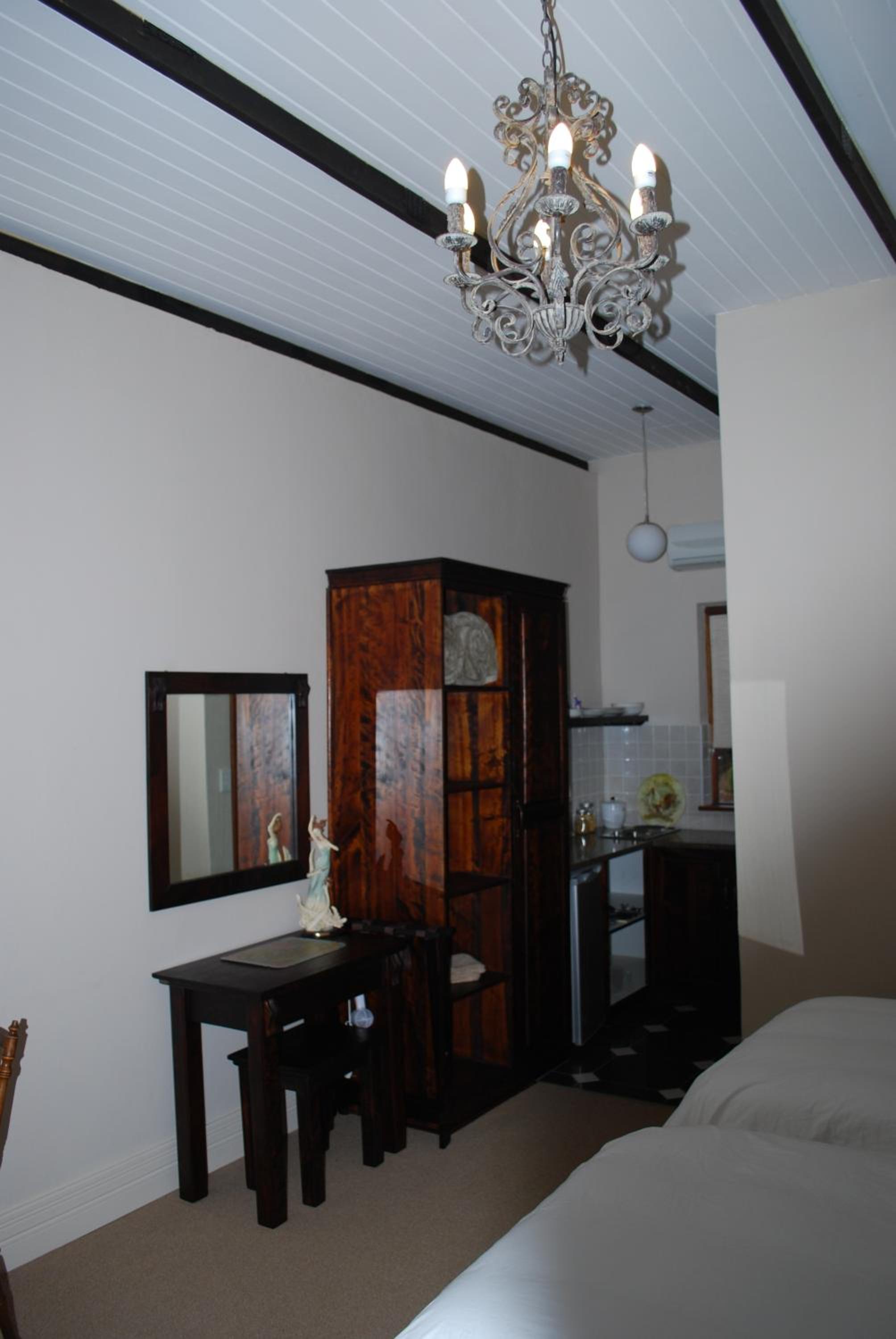 Family Room - Photo 2