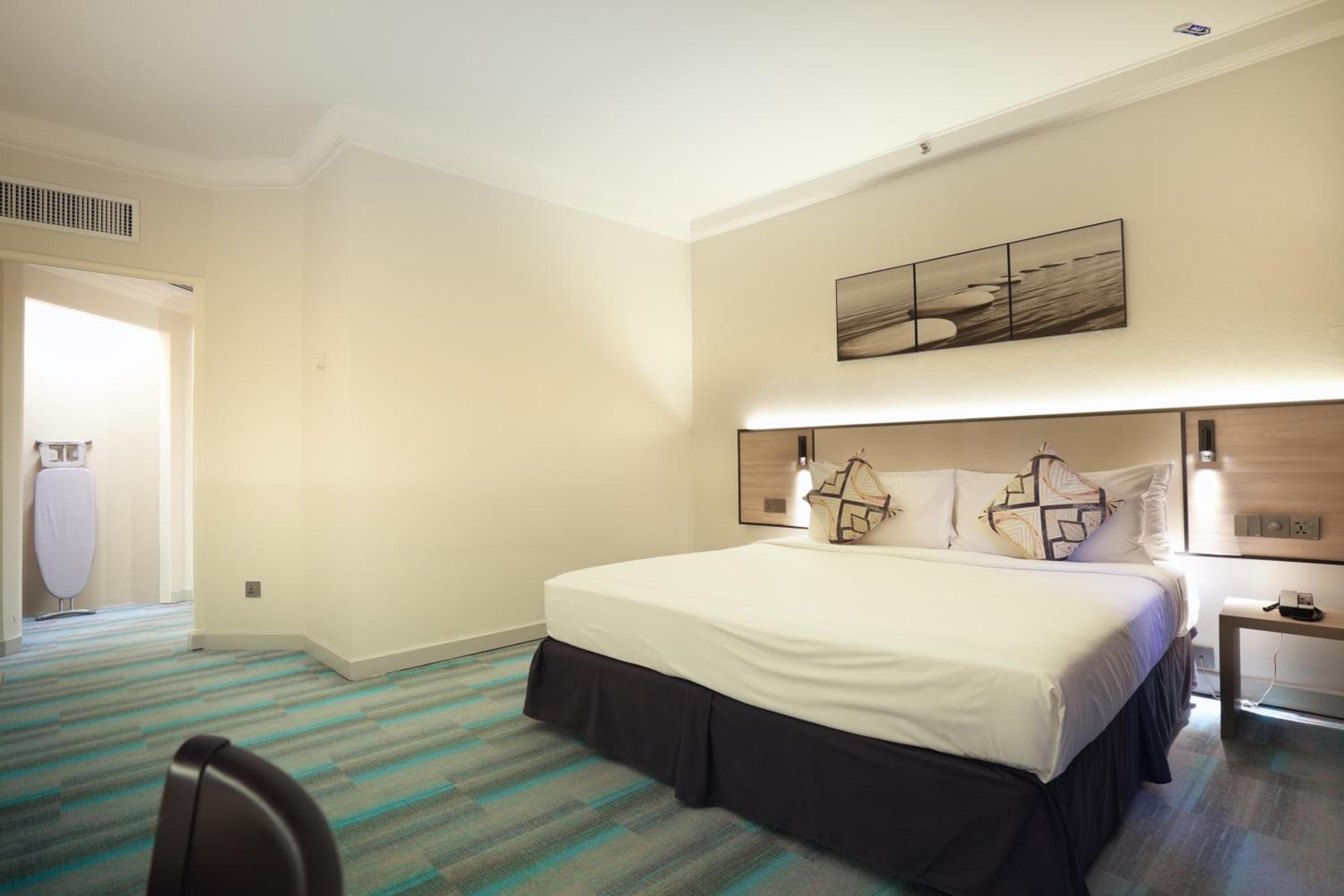Deluxe City View King(Newly Renovated)