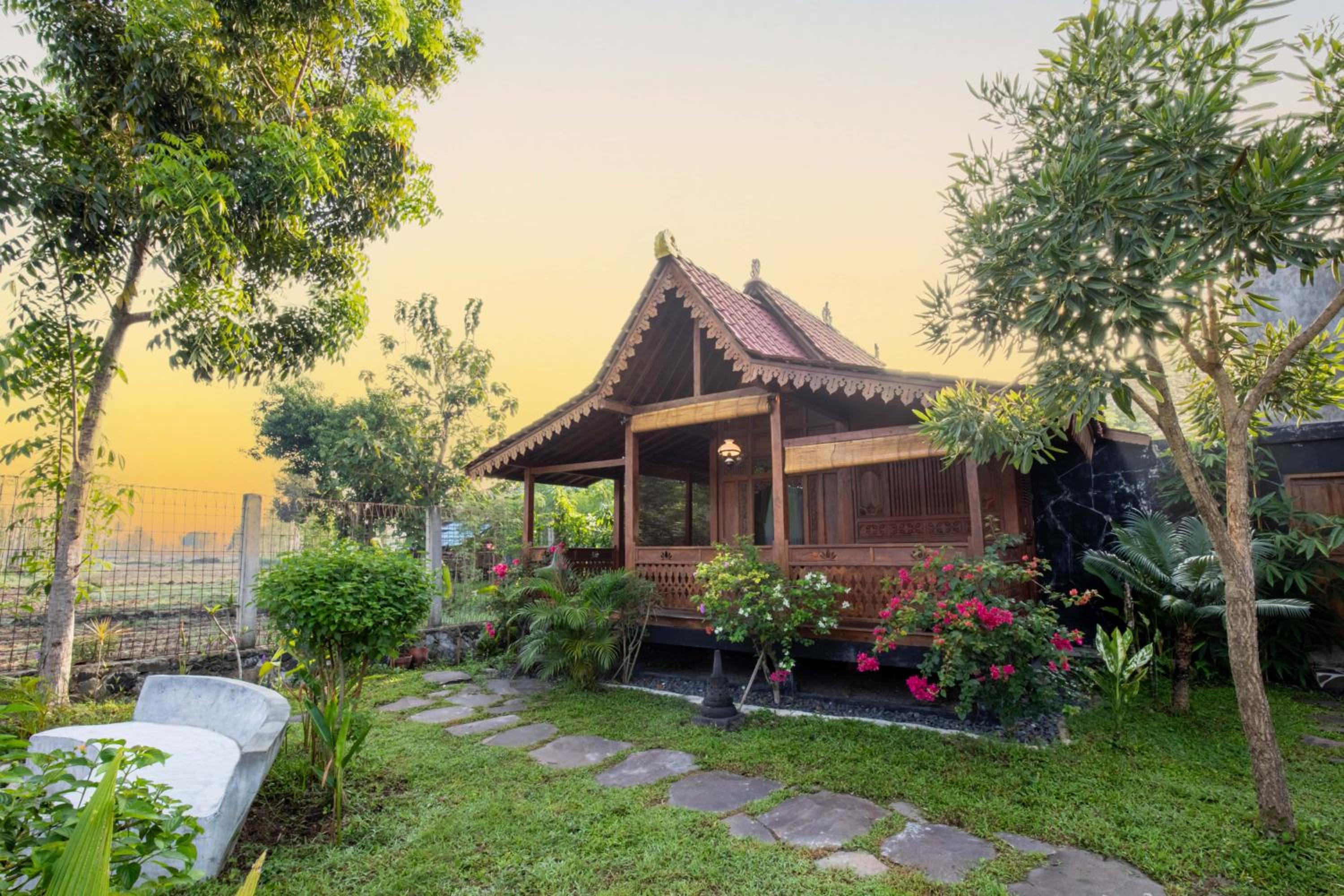 Deluxe Bungalow with Garden View photo 2