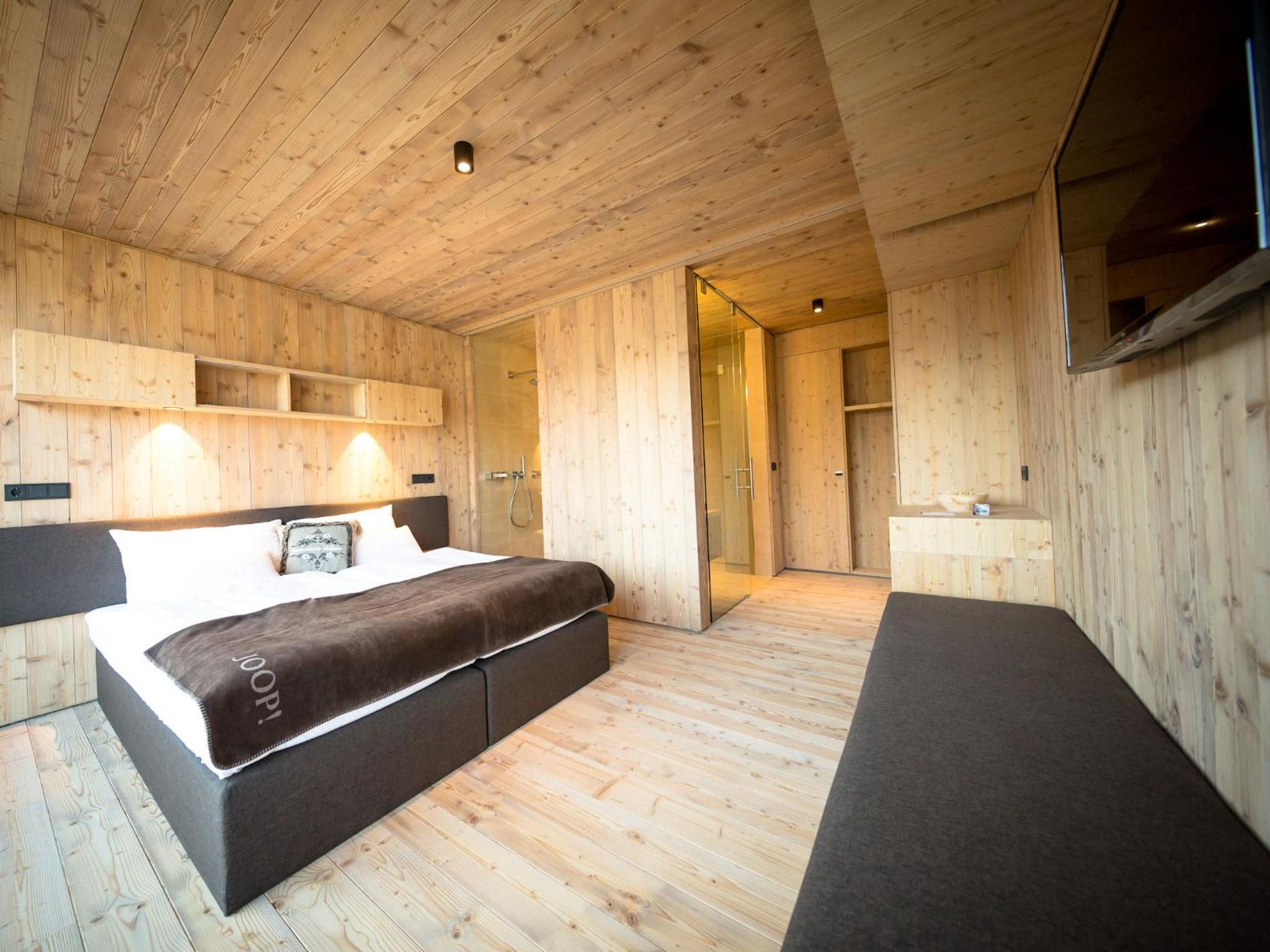 One-Bedroom Apartment with Terrace photo 2