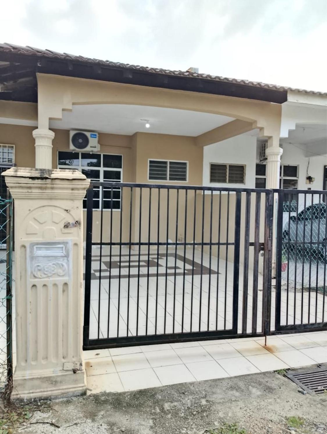 Three-Bedroom House photo 1