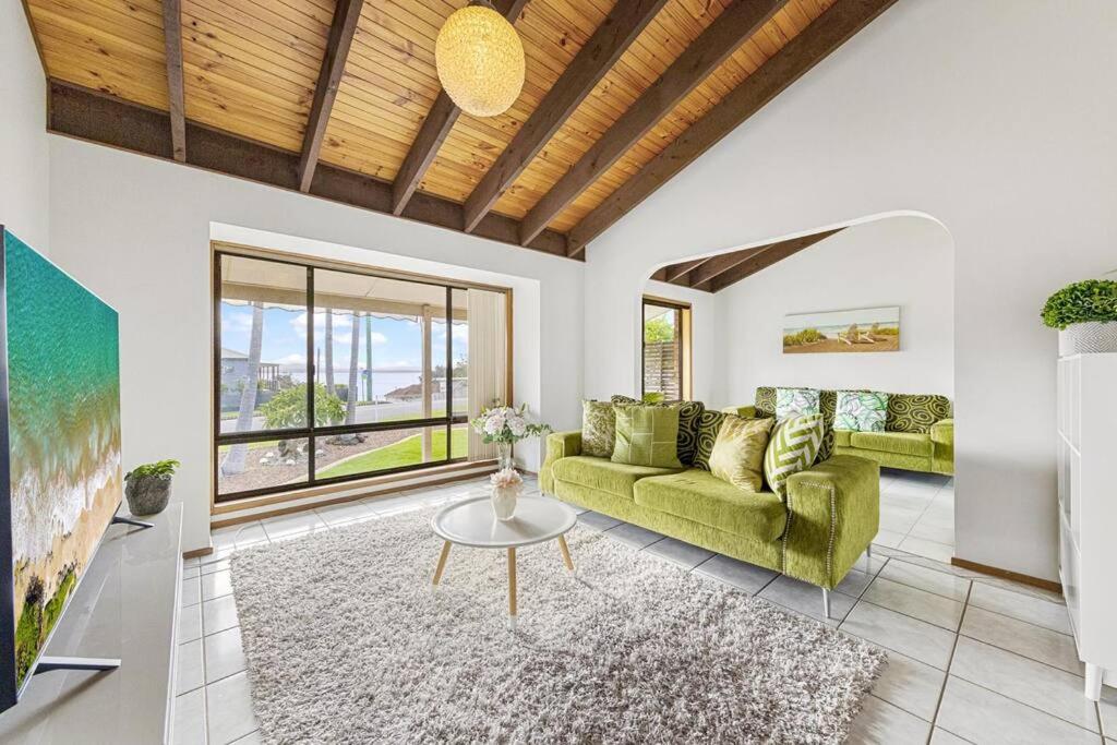 Five-Bedroom House photo 1