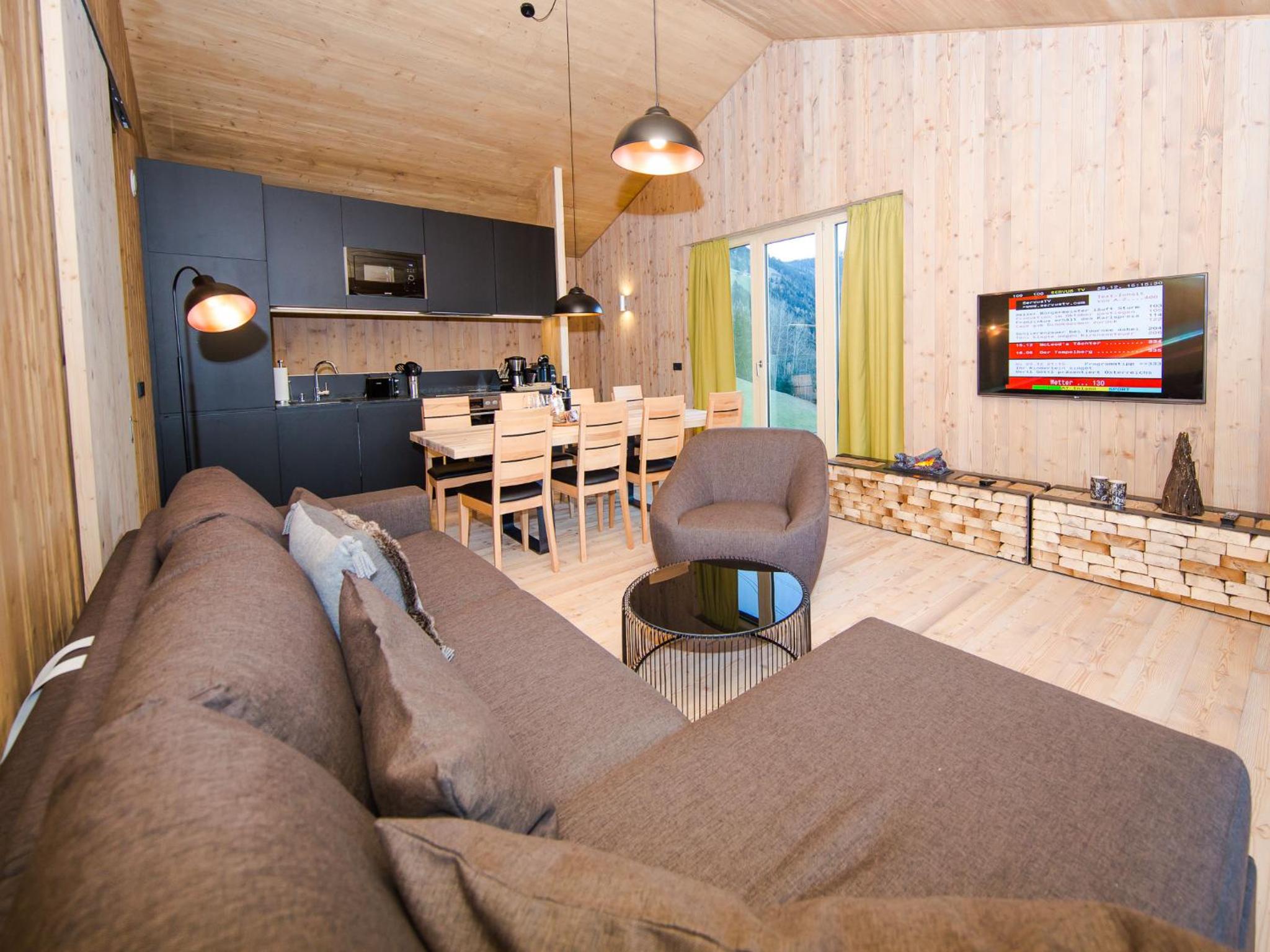 Superior Three-Bedroom Apartment - Split Level photo 1