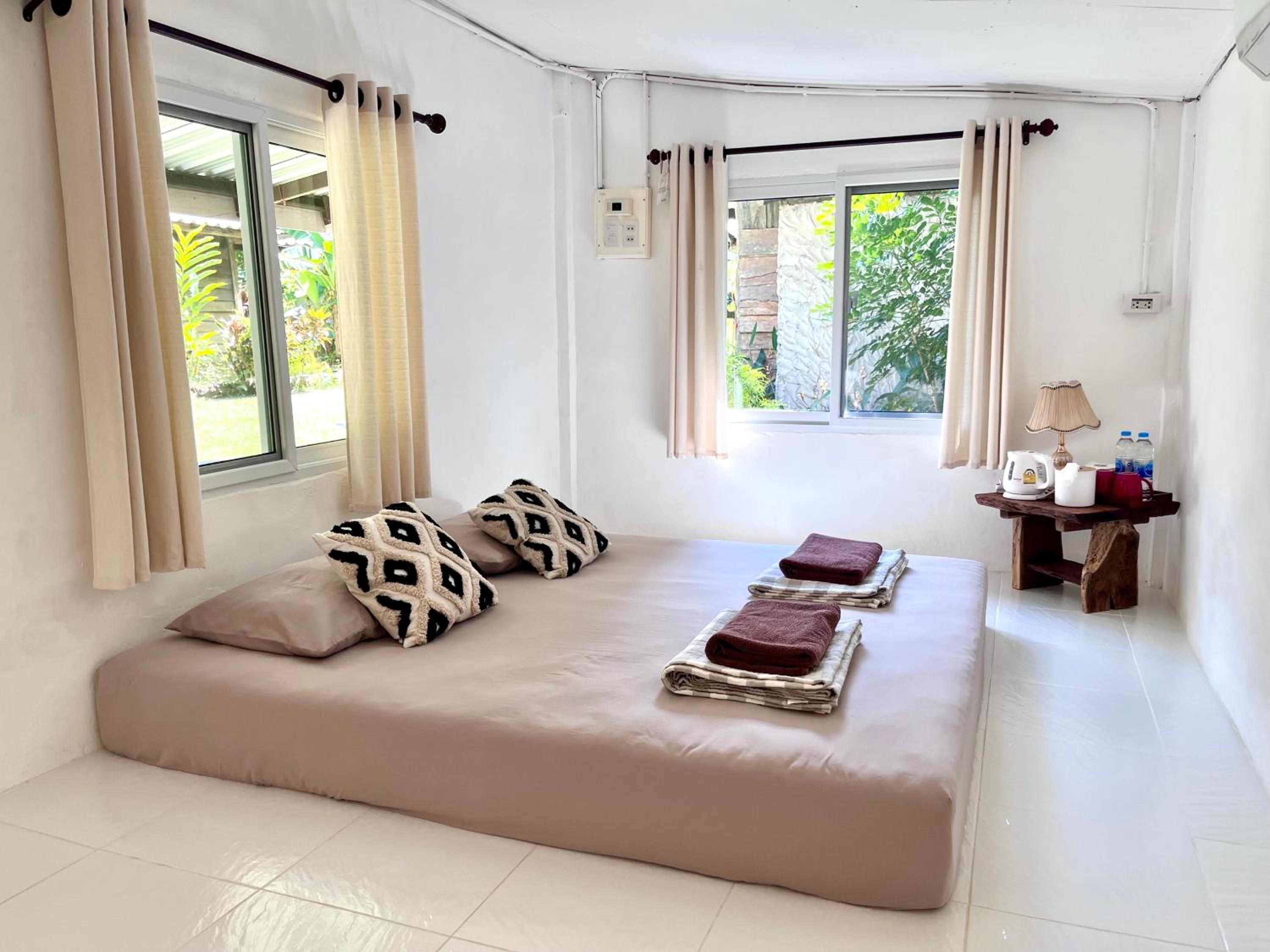 Bungalow with Garden View