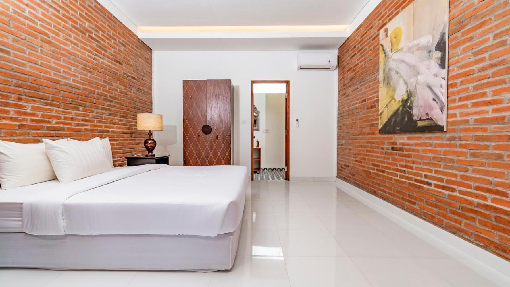 Two-Bedroom Villa - Photo 2