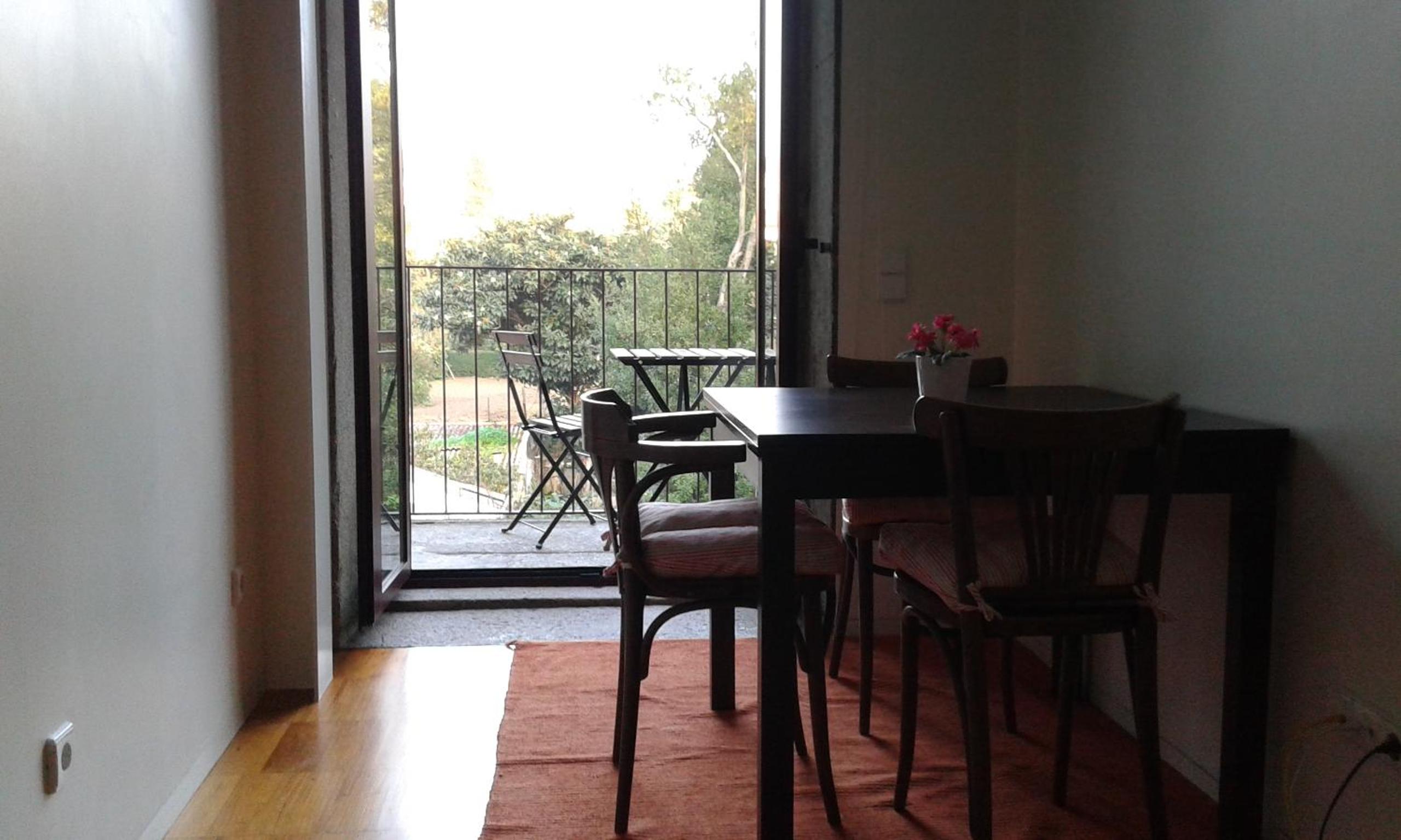 Studio with Balcony and Garden View