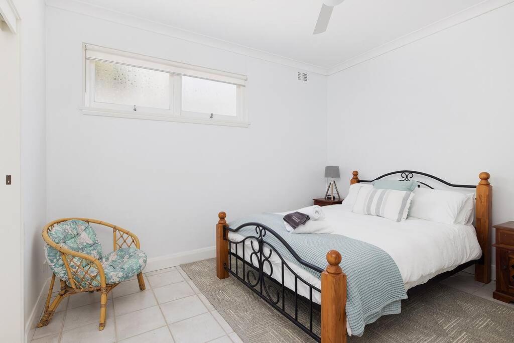 Three-Bedroom House photo 2