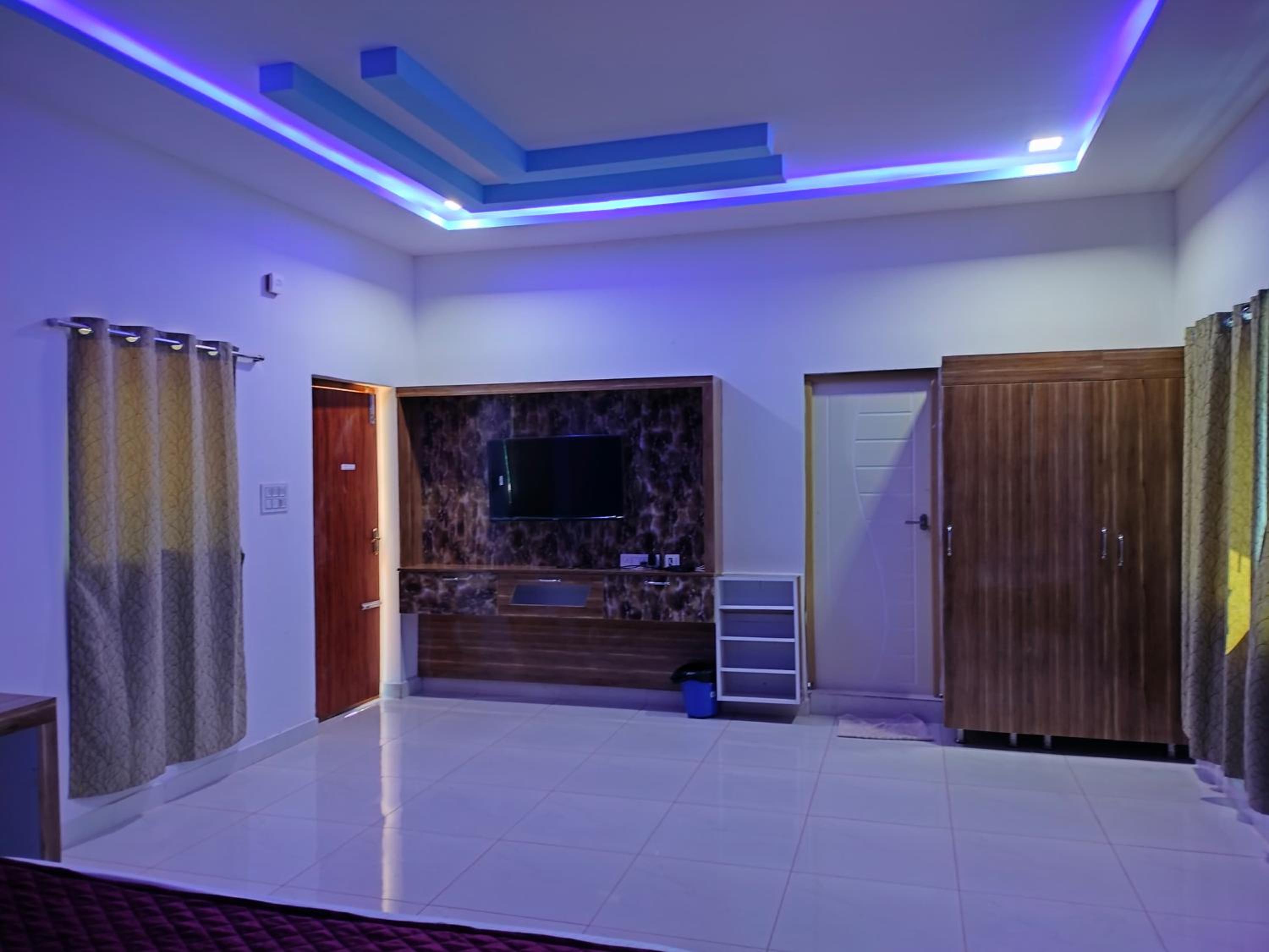 Family Room photo 3