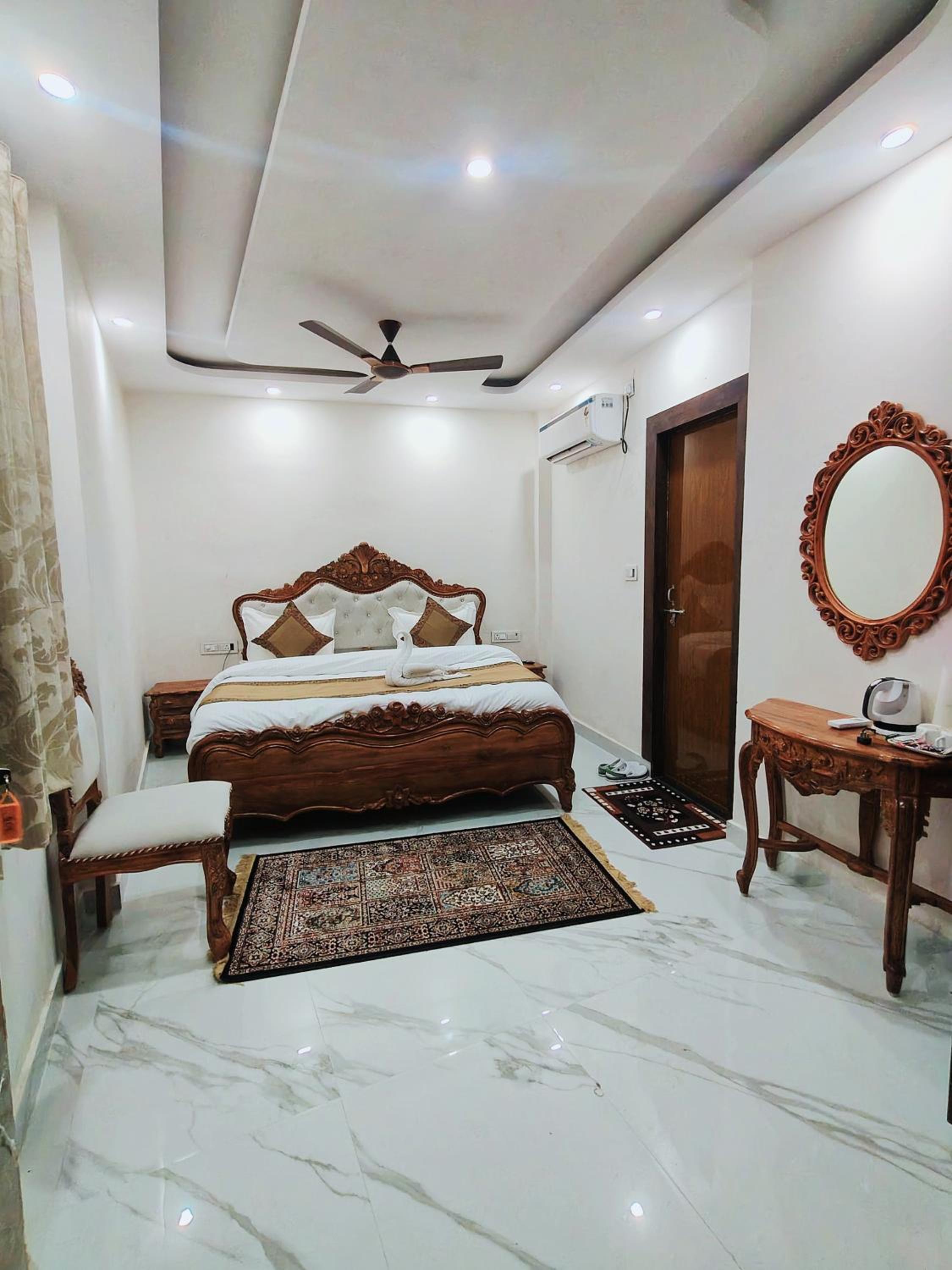 Executive Suite - Photo 4