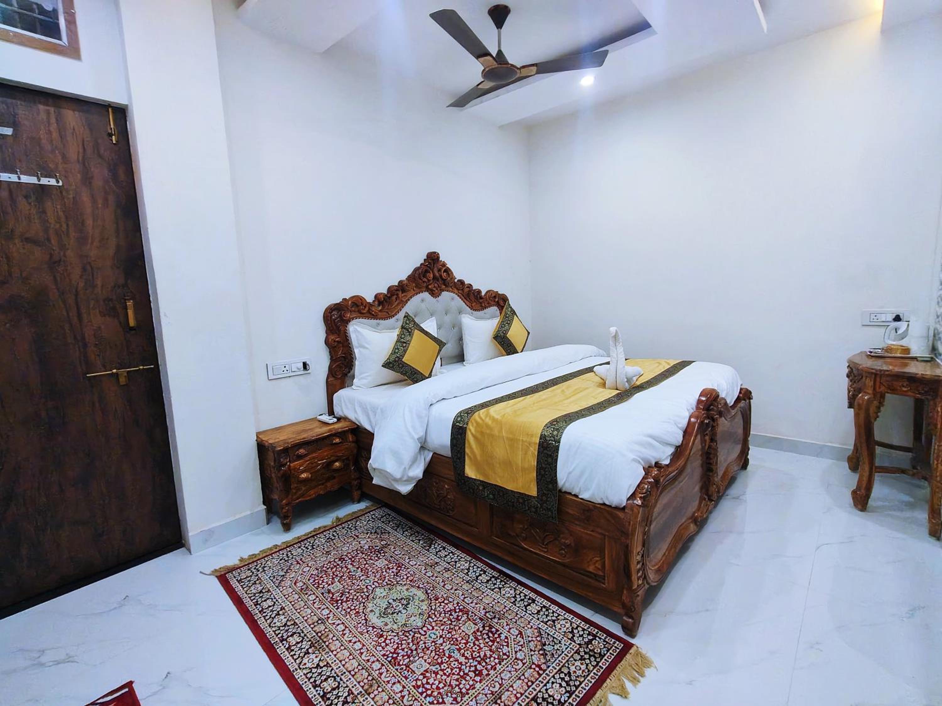 Executive Suite - Photo 1
