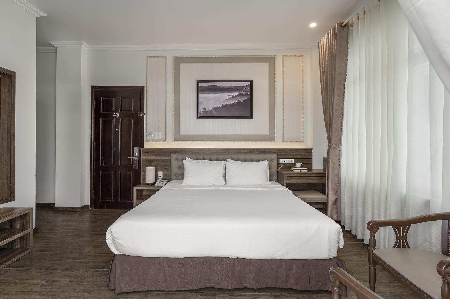 Deluxe Double Room with City View - Photo 28