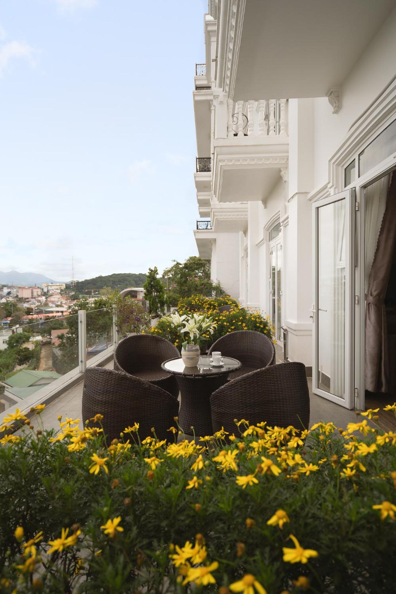 Deluxe Double Room with City View - Photo 3