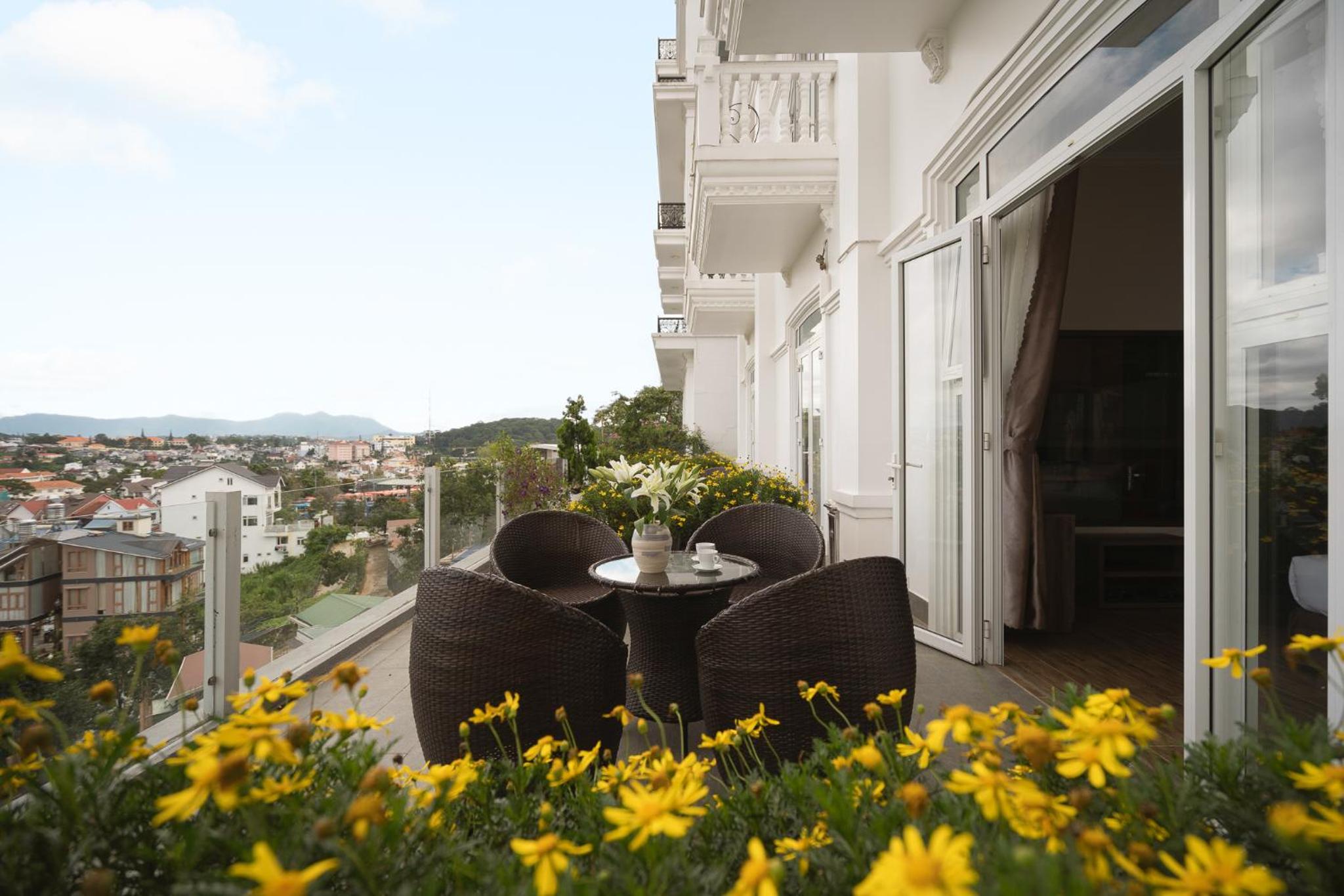 Deluxe Double Room with City View - Photo 6