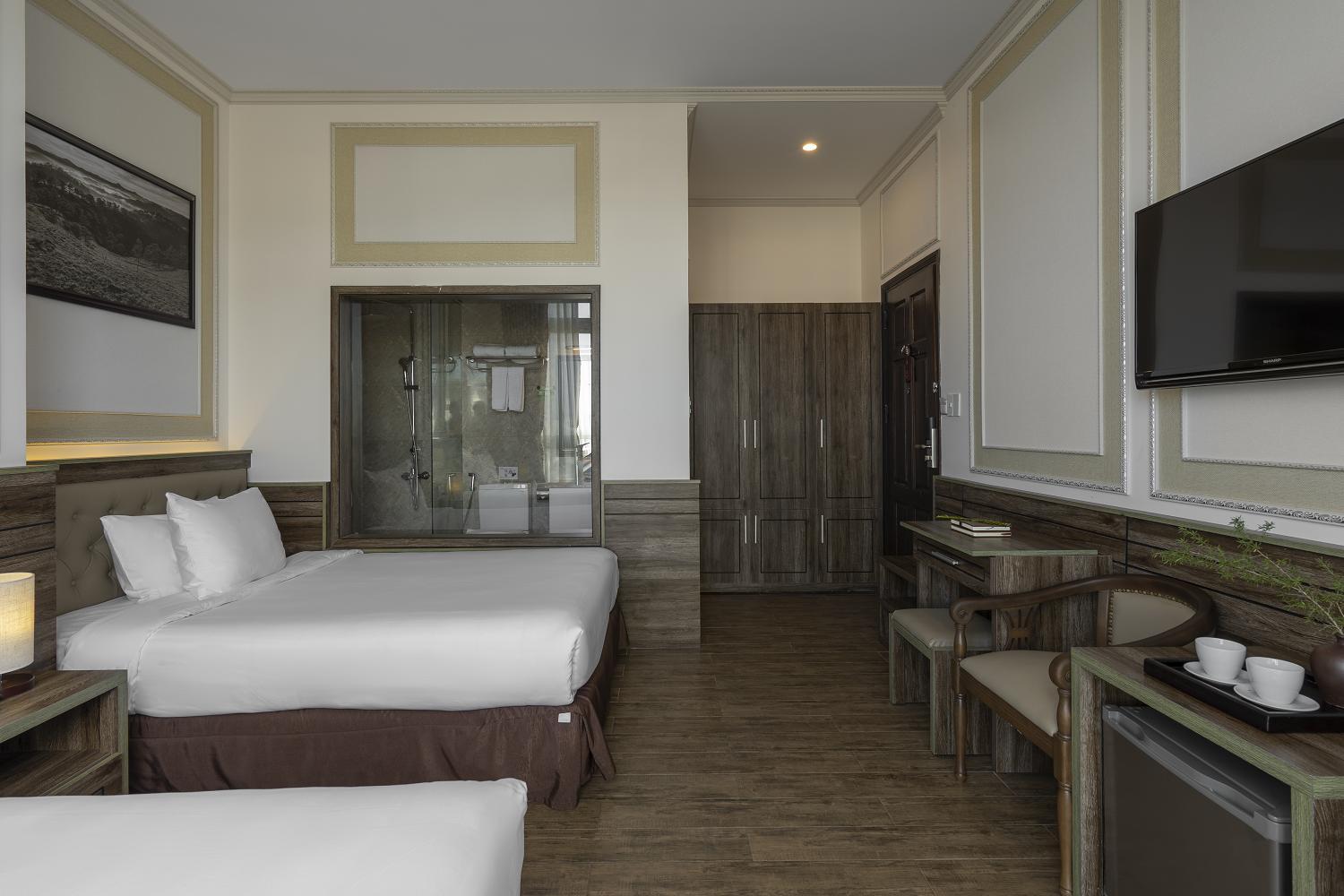 Deluxe Twin Room with City View - Photo 2