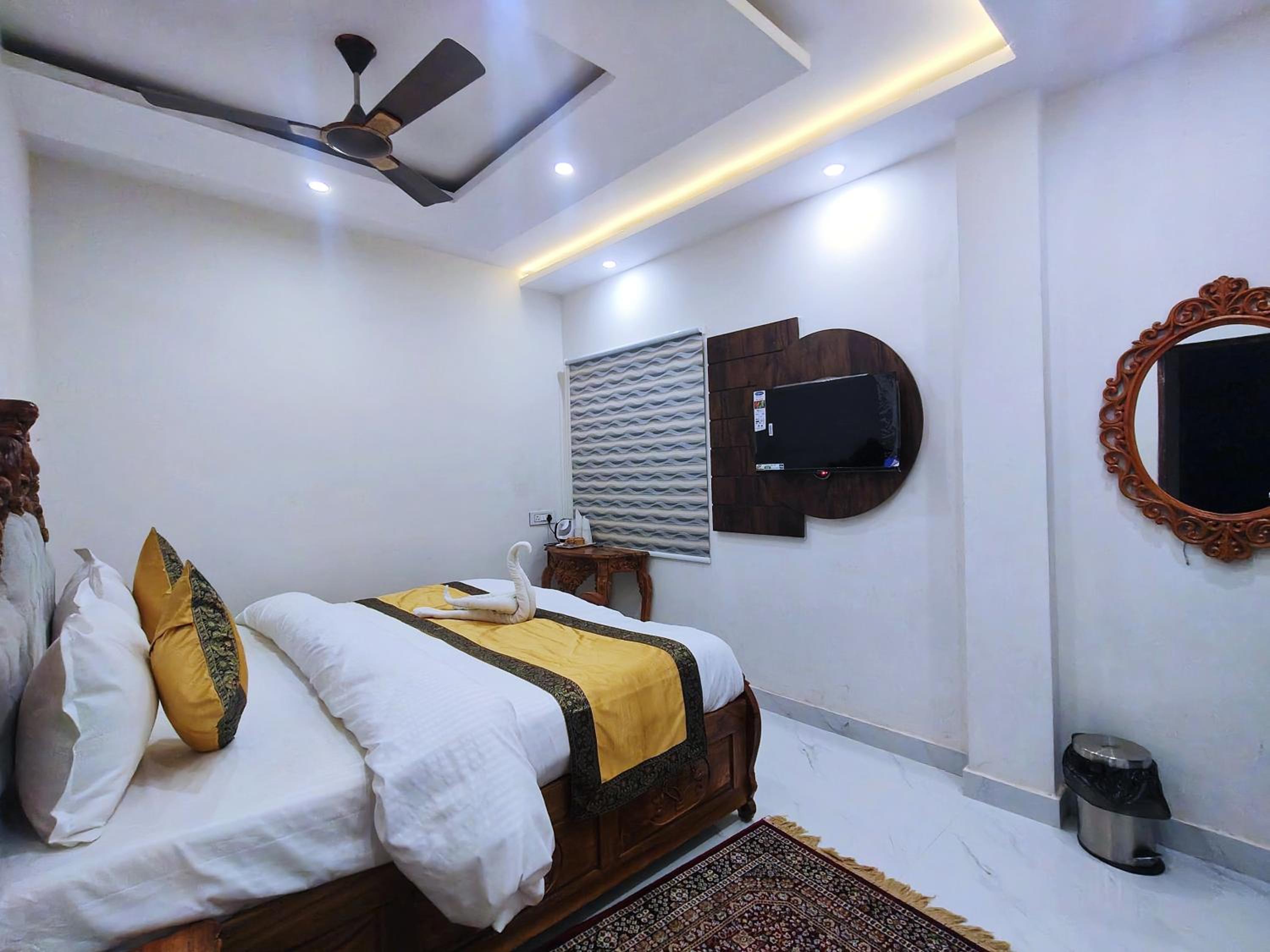 Executive Suite - Photo 3