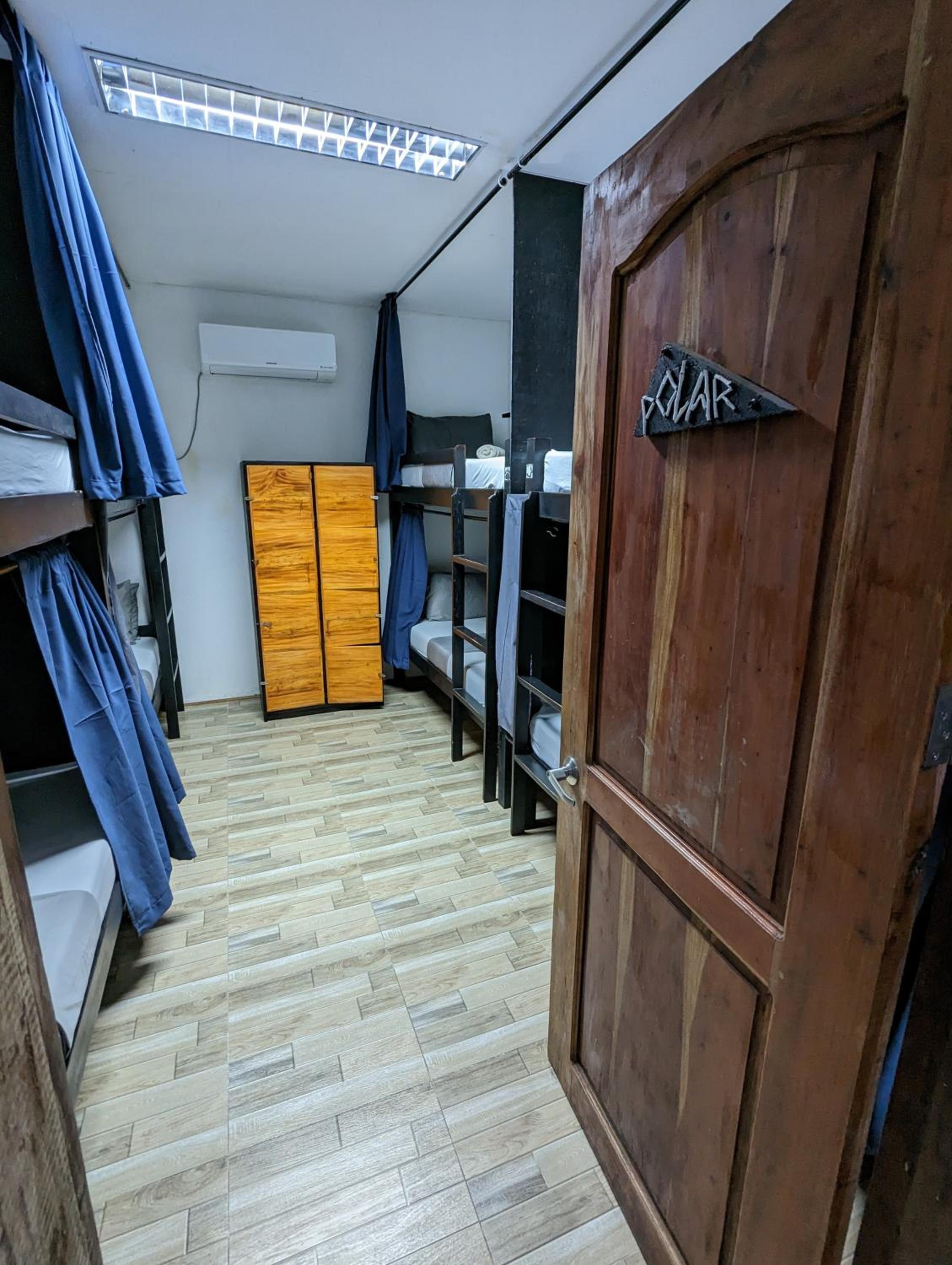 Bed in 8-Bed Mixed Dormitory Room photo 1
