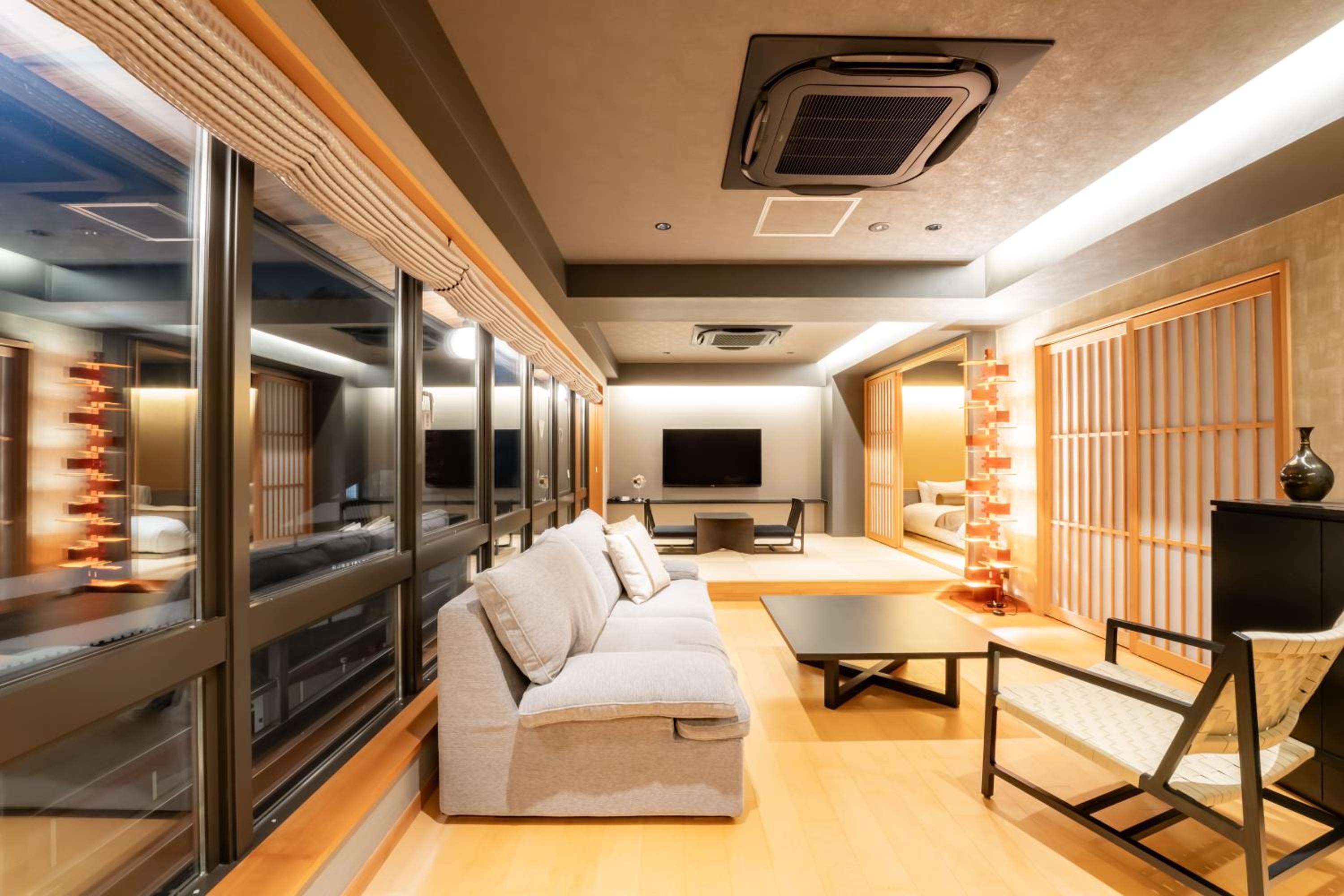 Deluxe Suite - Photo 9
