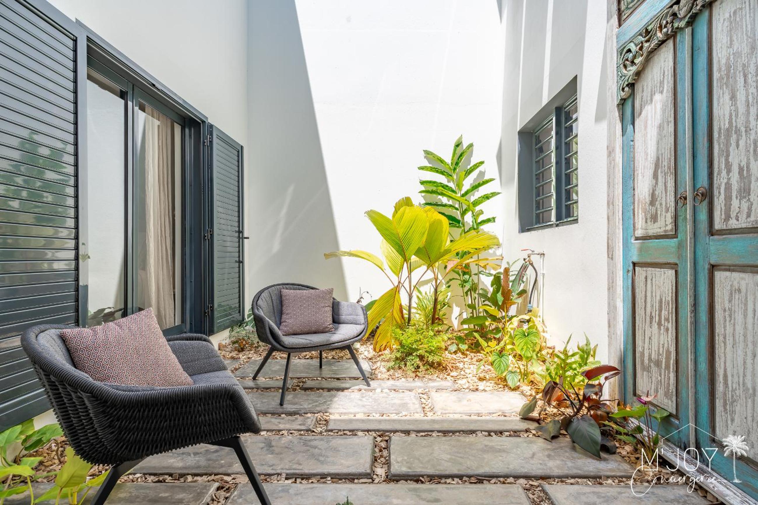 Four-Bedroom Deluxe Home - Oceanfront photo 3