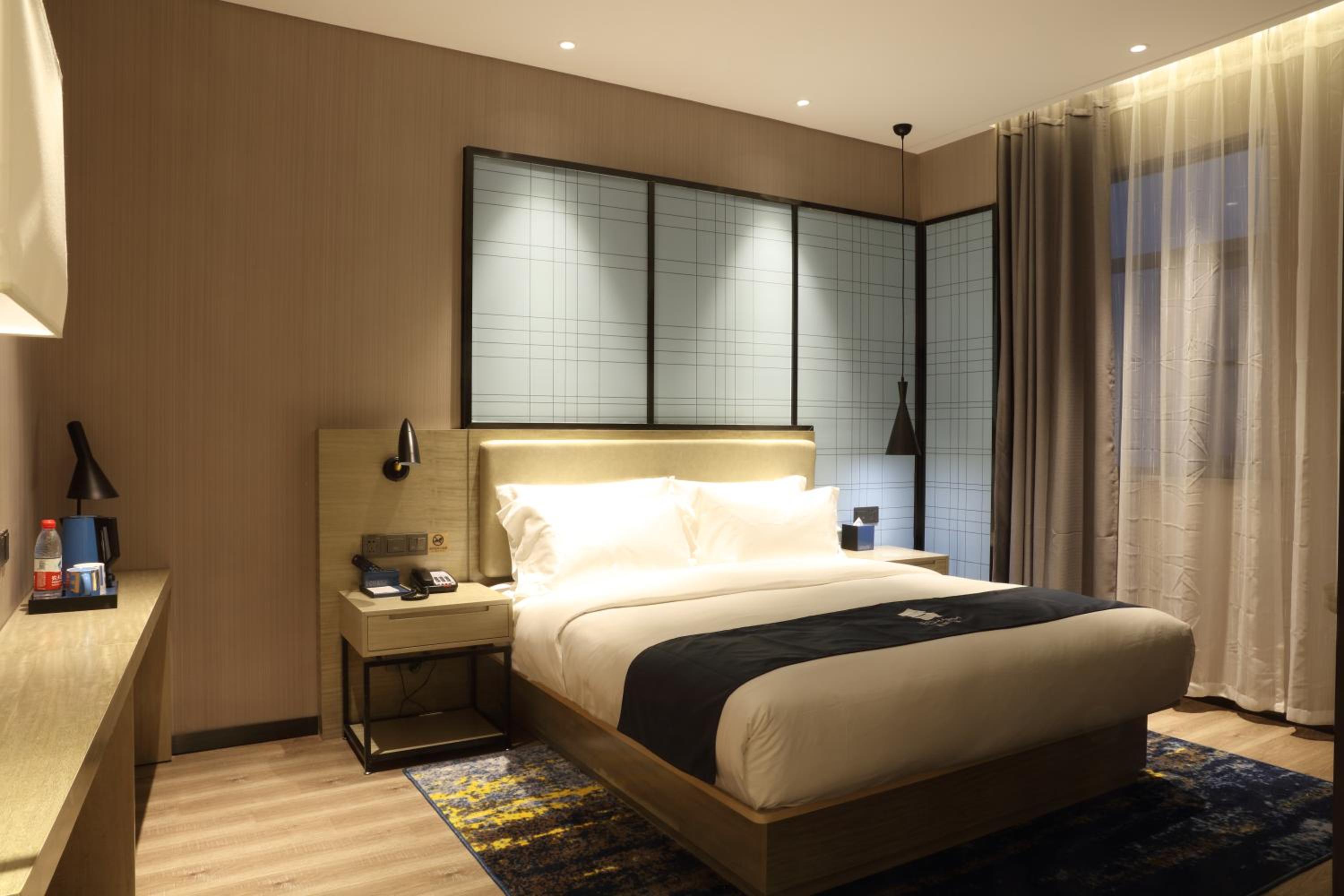 Deluxe Queen Room photo 2