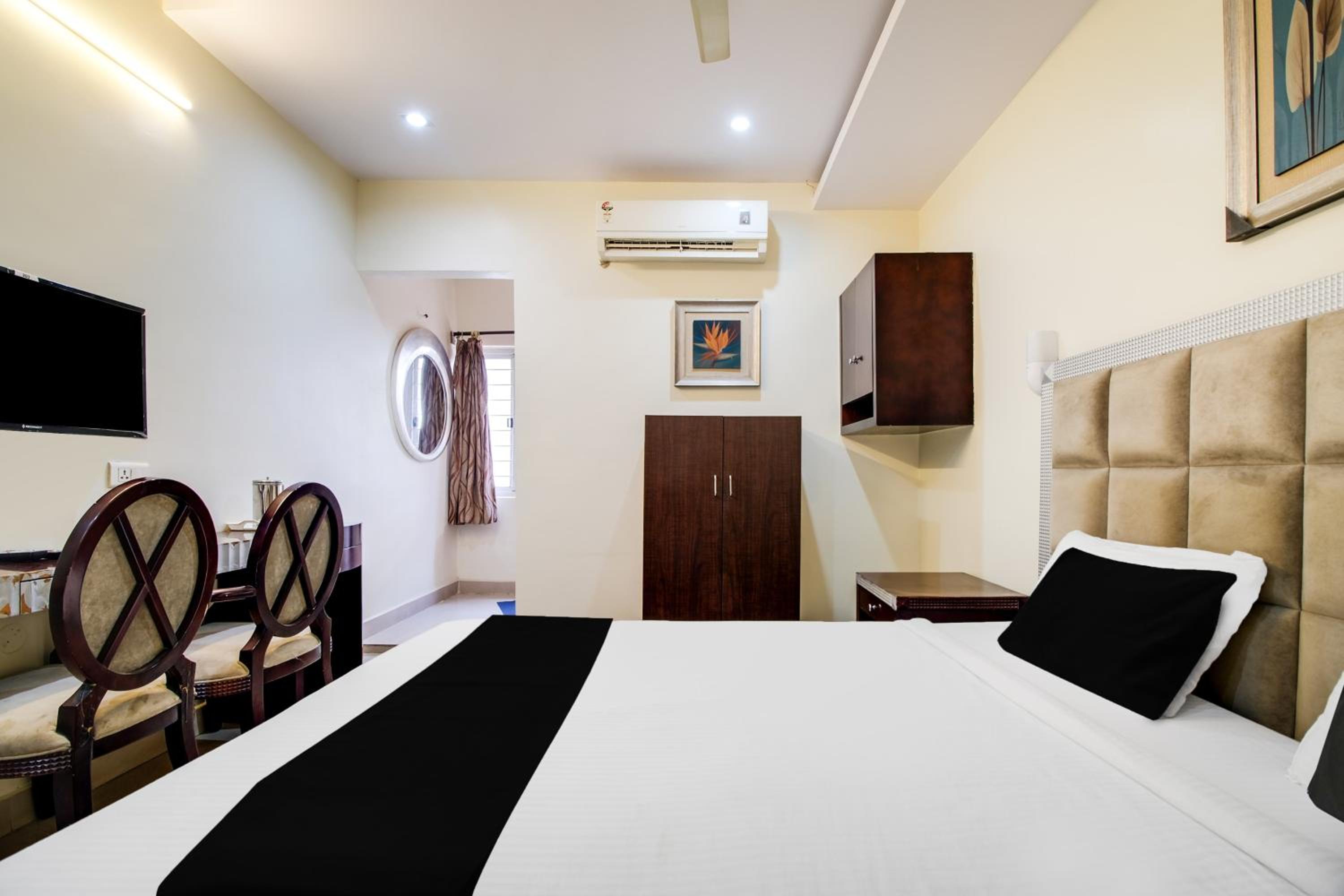 Standard Double Room - Photo 13