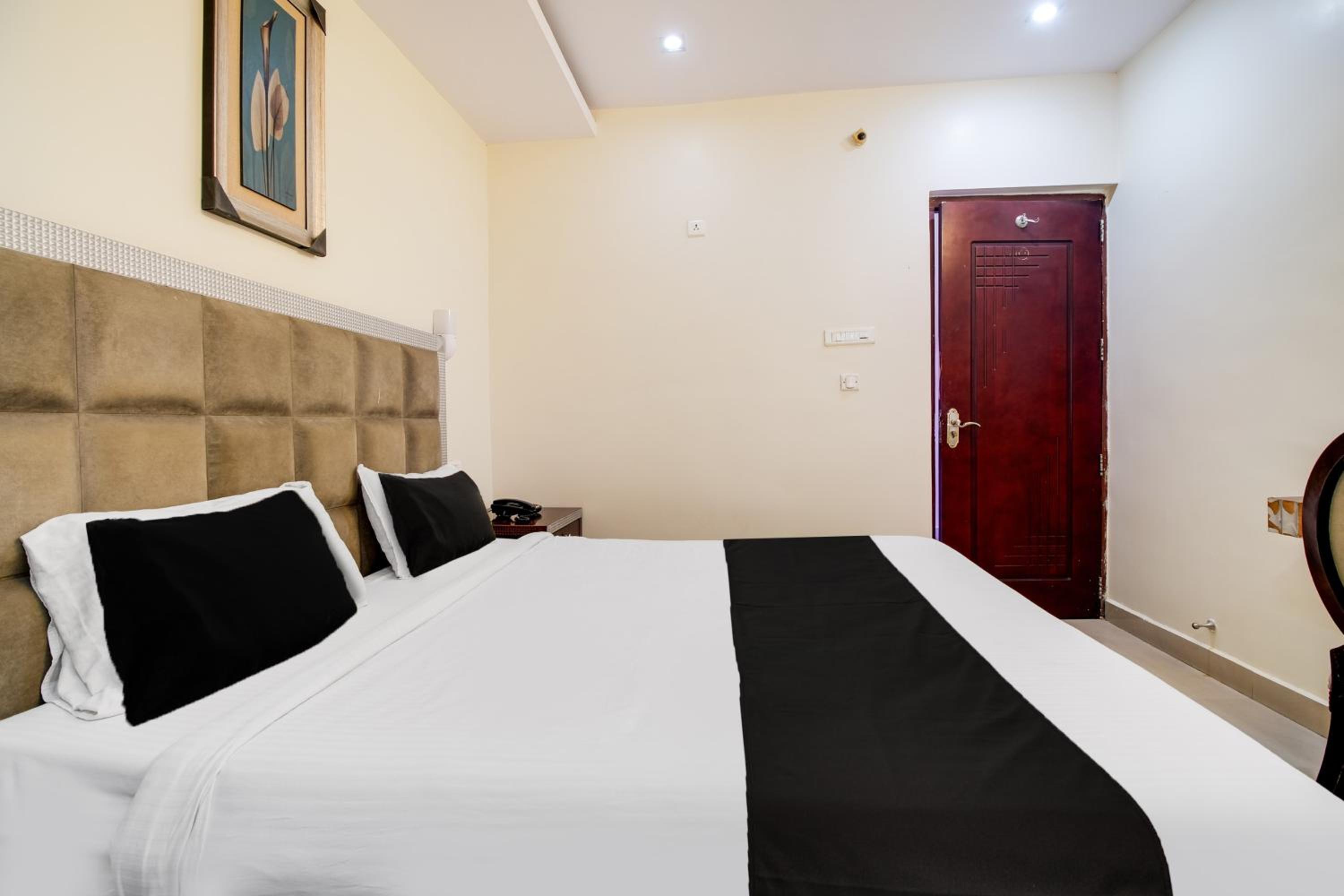 Standard Double Room - Photo 12