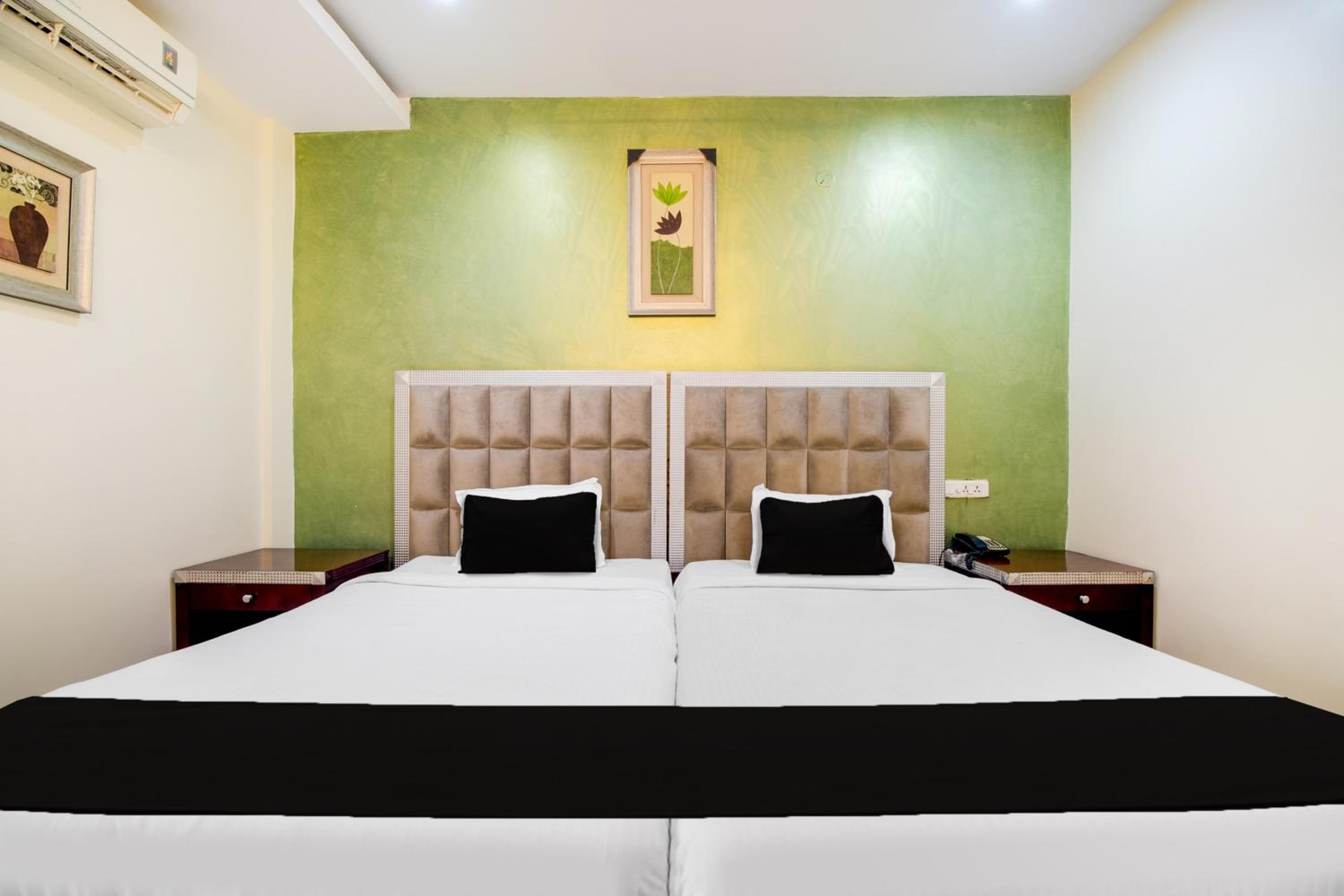 Standard Double Room - Photo 8
