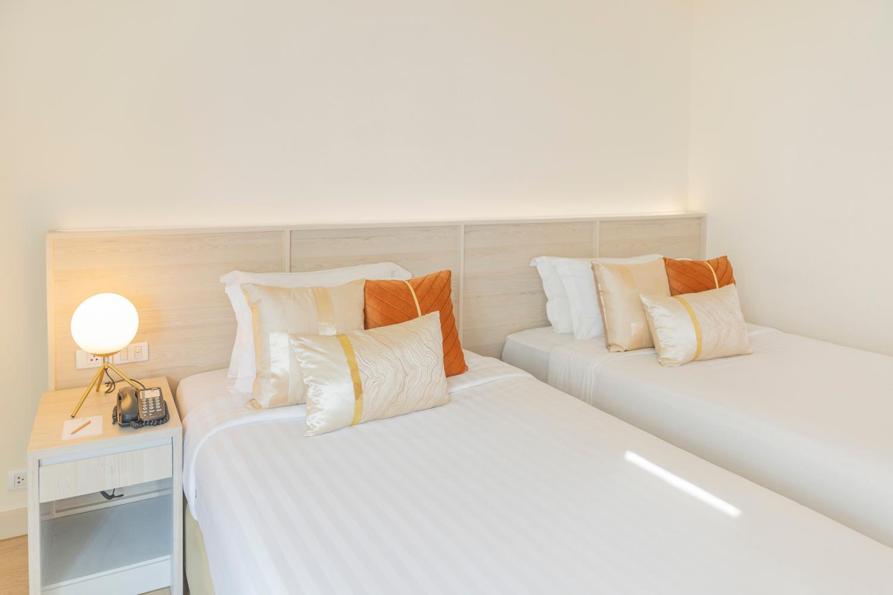 Deluxe Double or Twin Room with City View